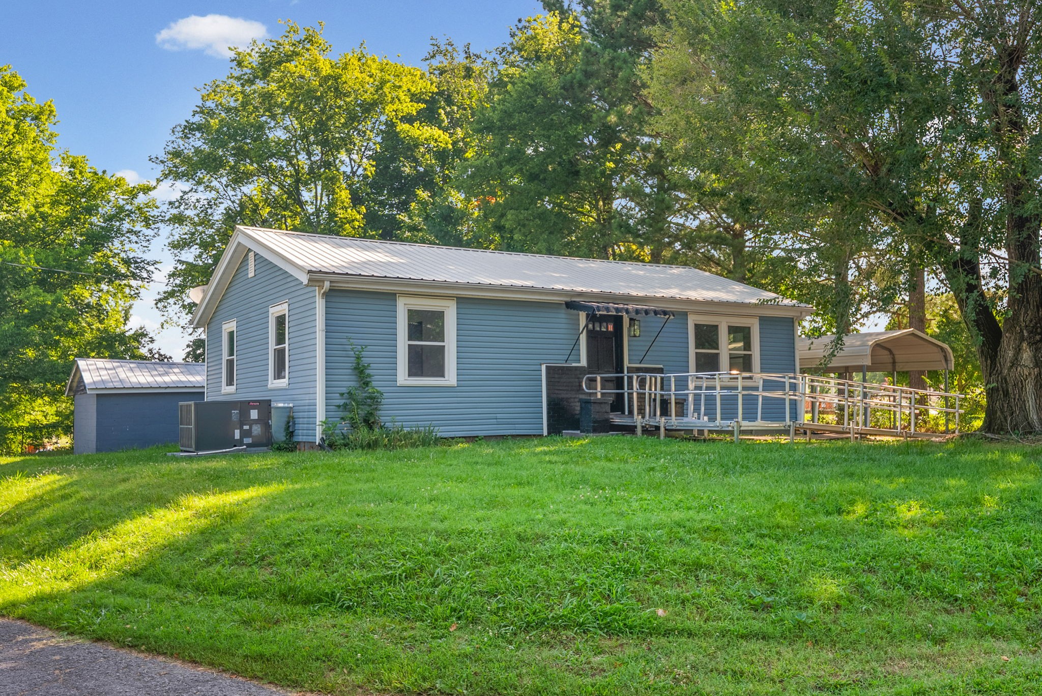 7204 Highway 76 W