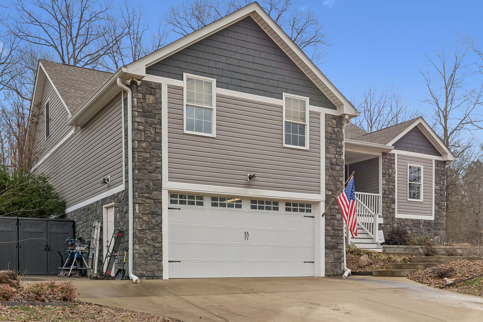 111 Dylark Dr