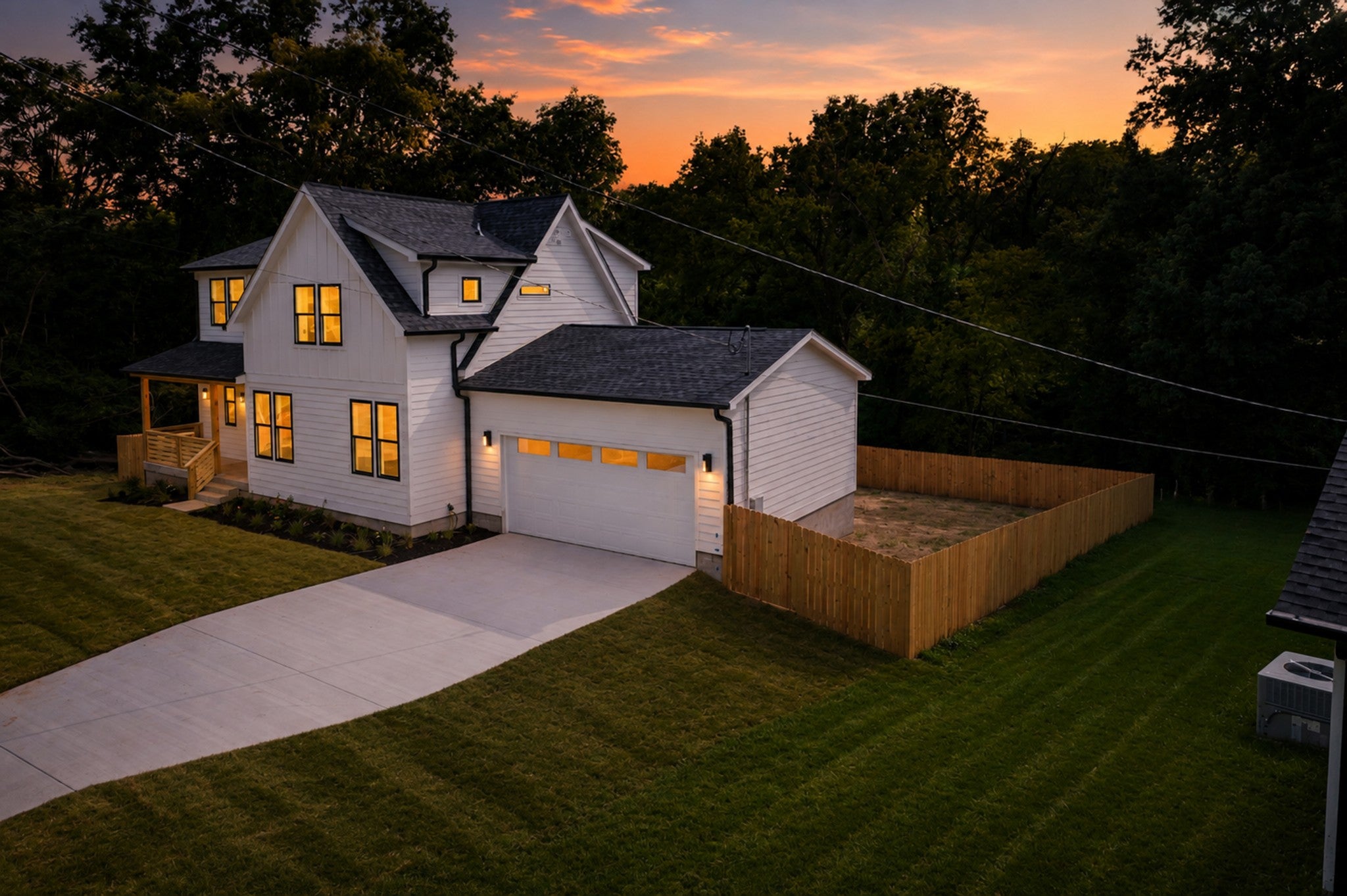 4-bed listing at 927 Currey Rd, Nashville