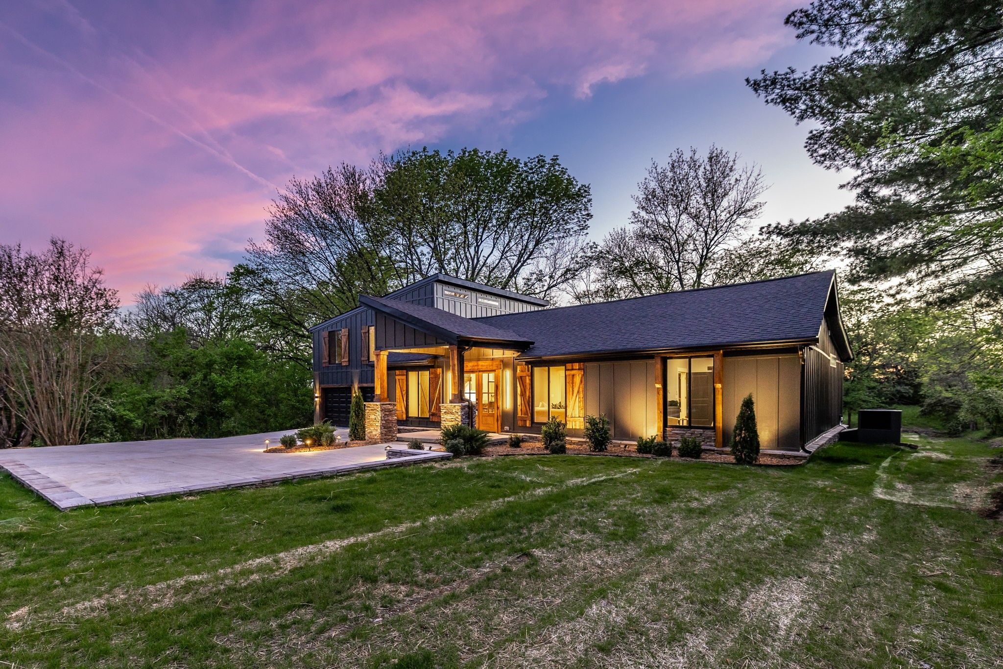688 Douglas Ln