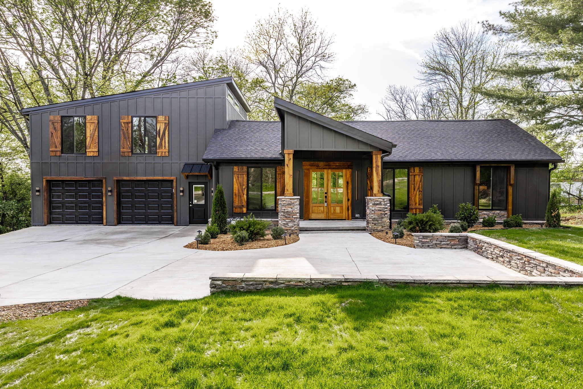 688 Douglas Ln