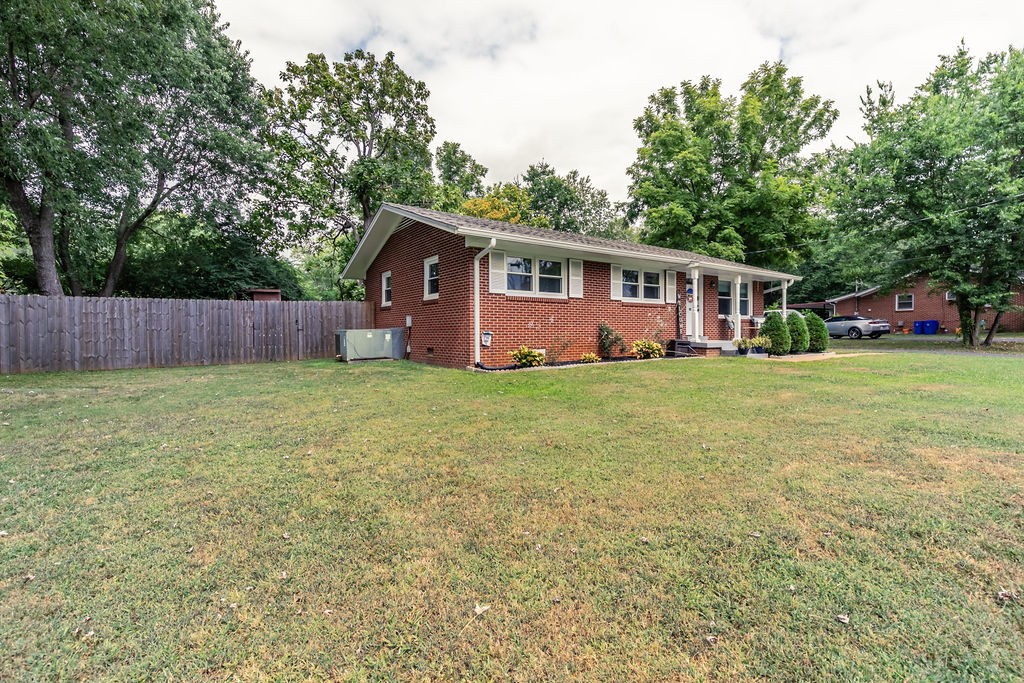 1819 Greerson Dr