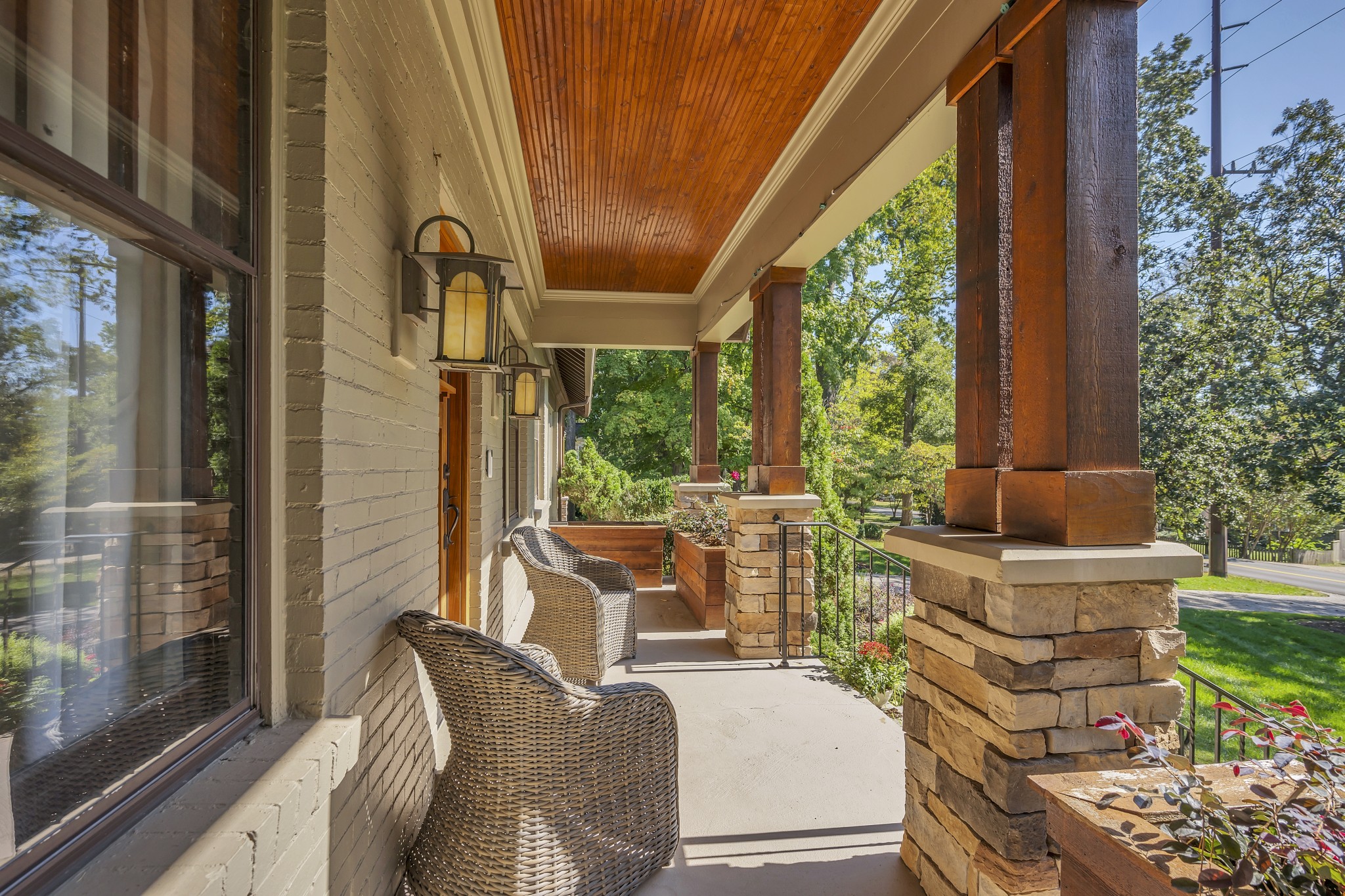 2210 Sharondale Dr