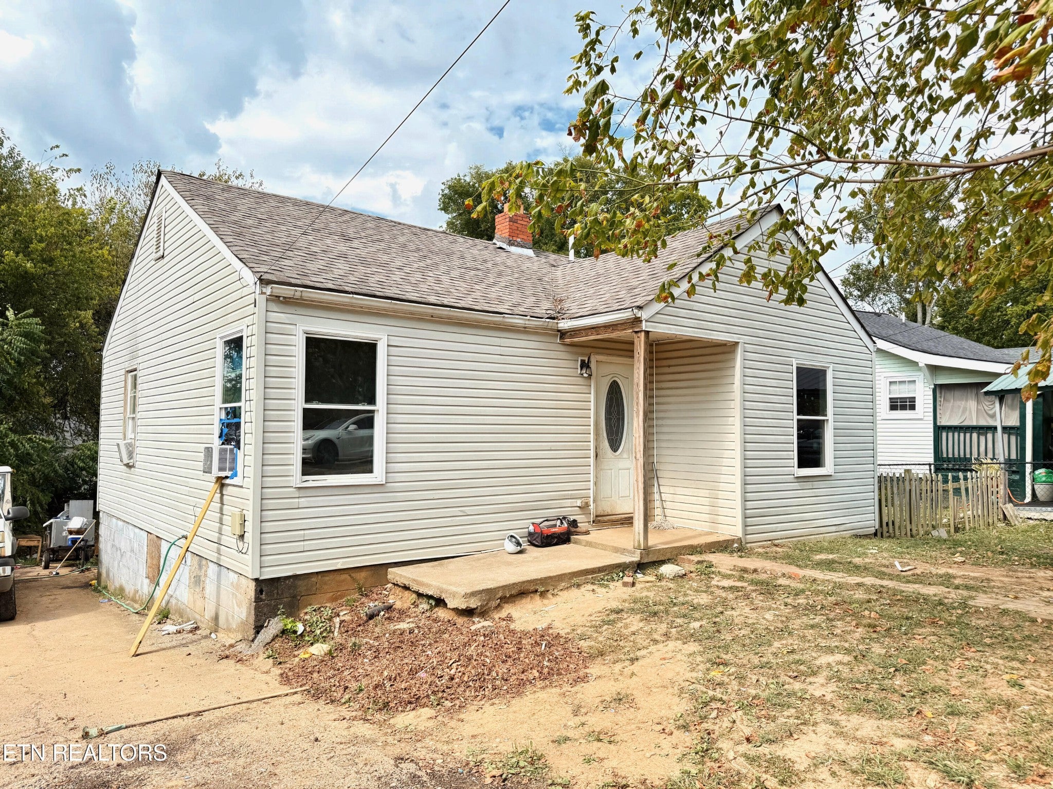 3229 Shields Ave