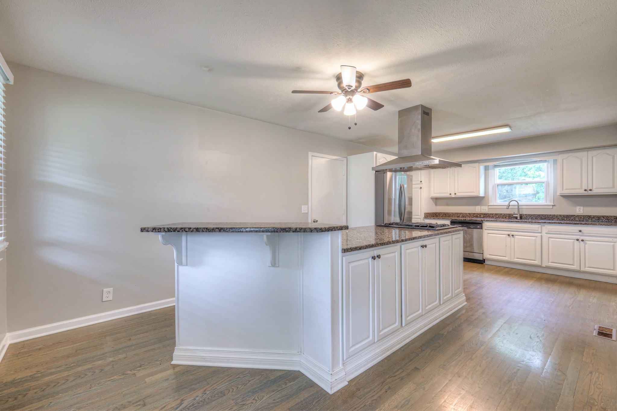 1213 N Graycroft Ave