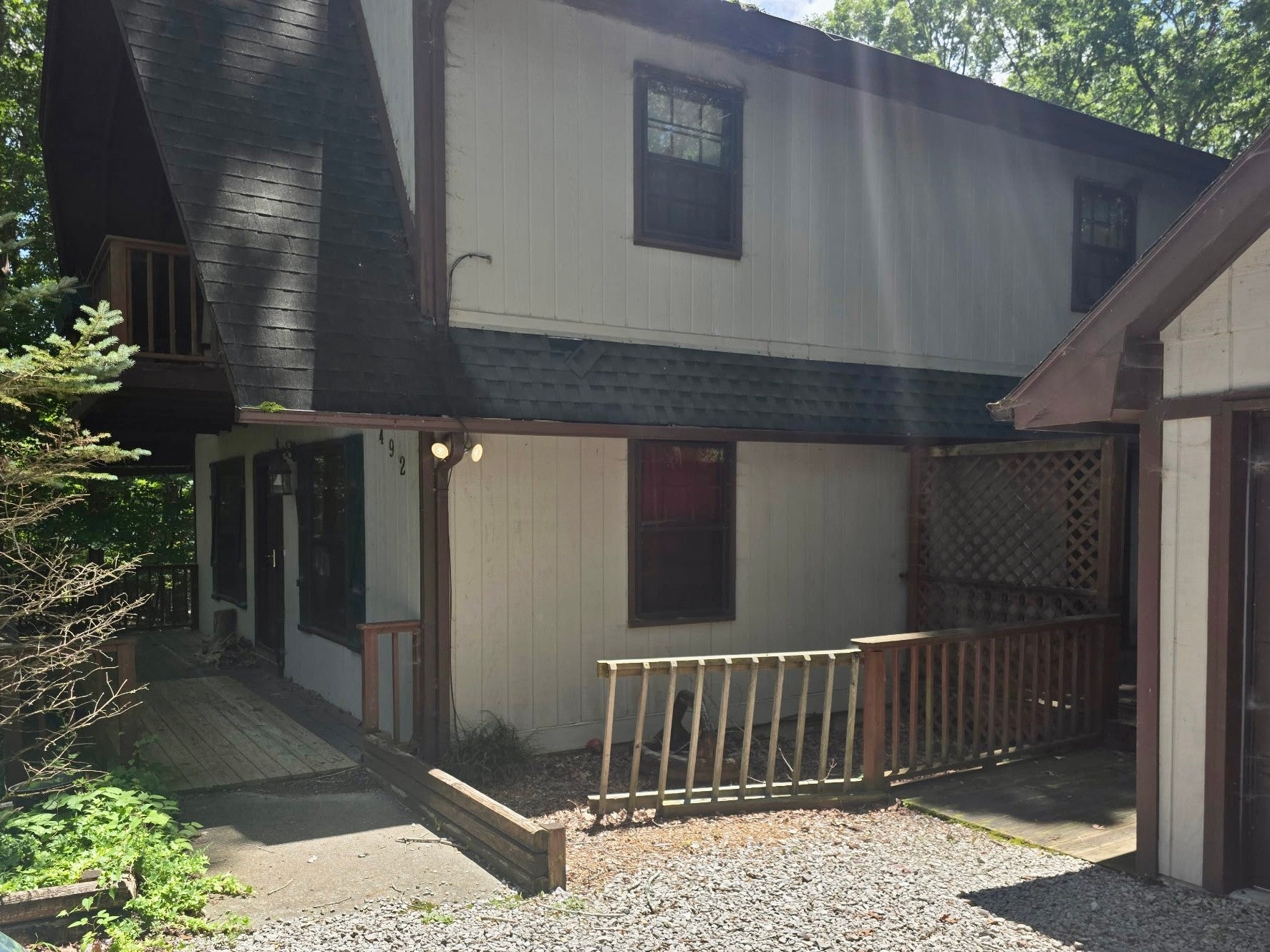 492 Lakeview St