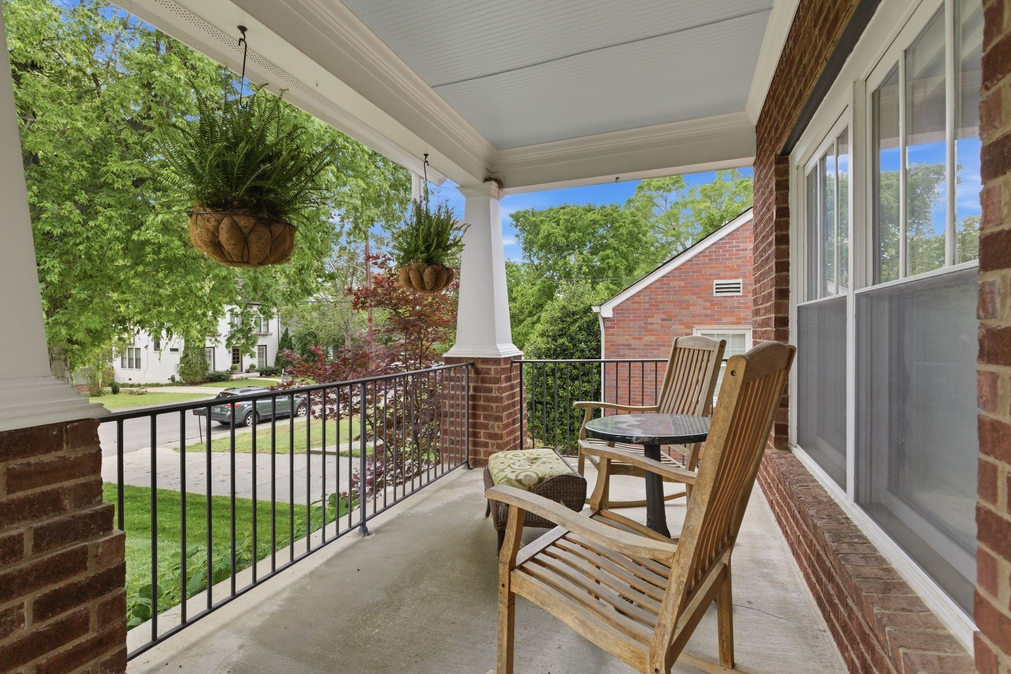 2500C W Linden Ave