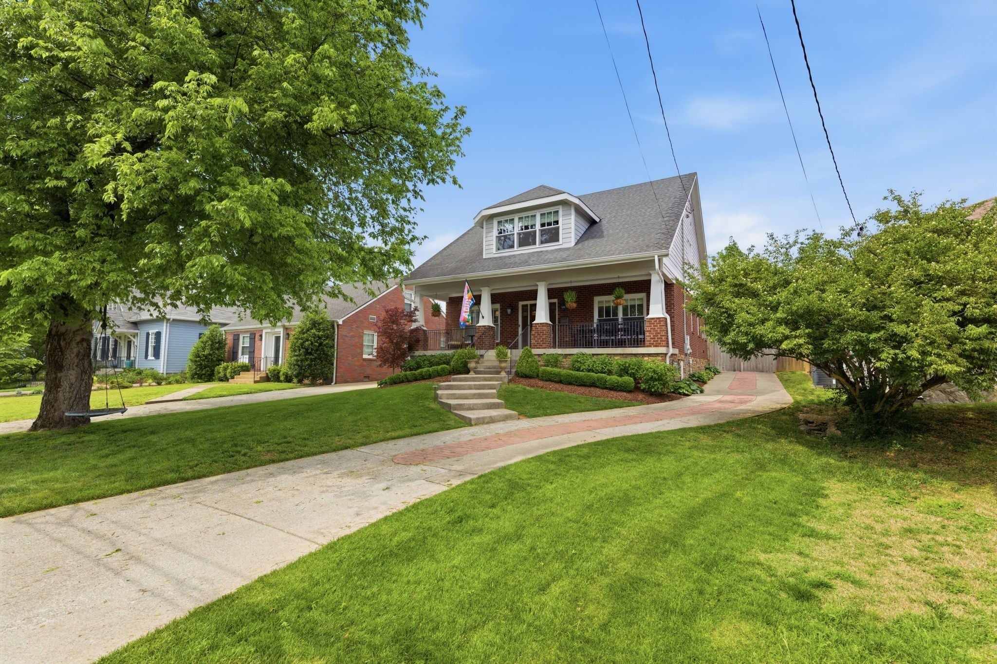2500C W Linden Ave
