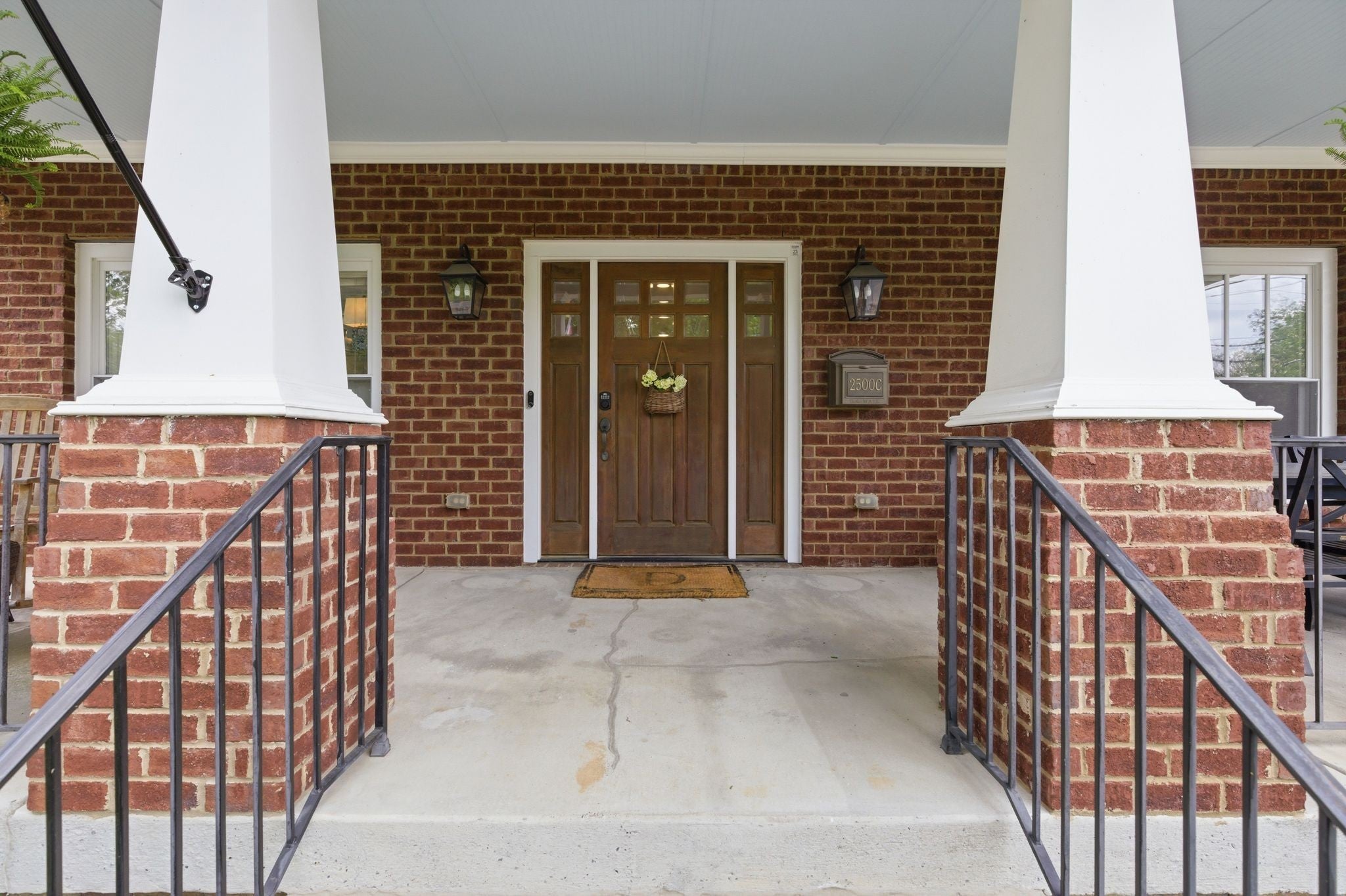 2500C W Linden Ave