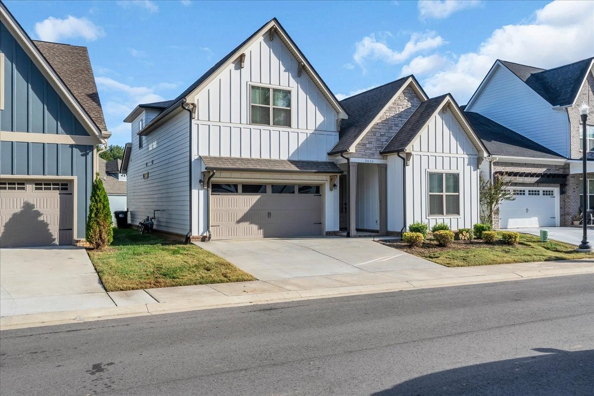 3626 Jacaranda Ln