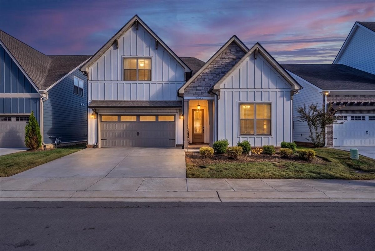 3626 Jacaranda Ln