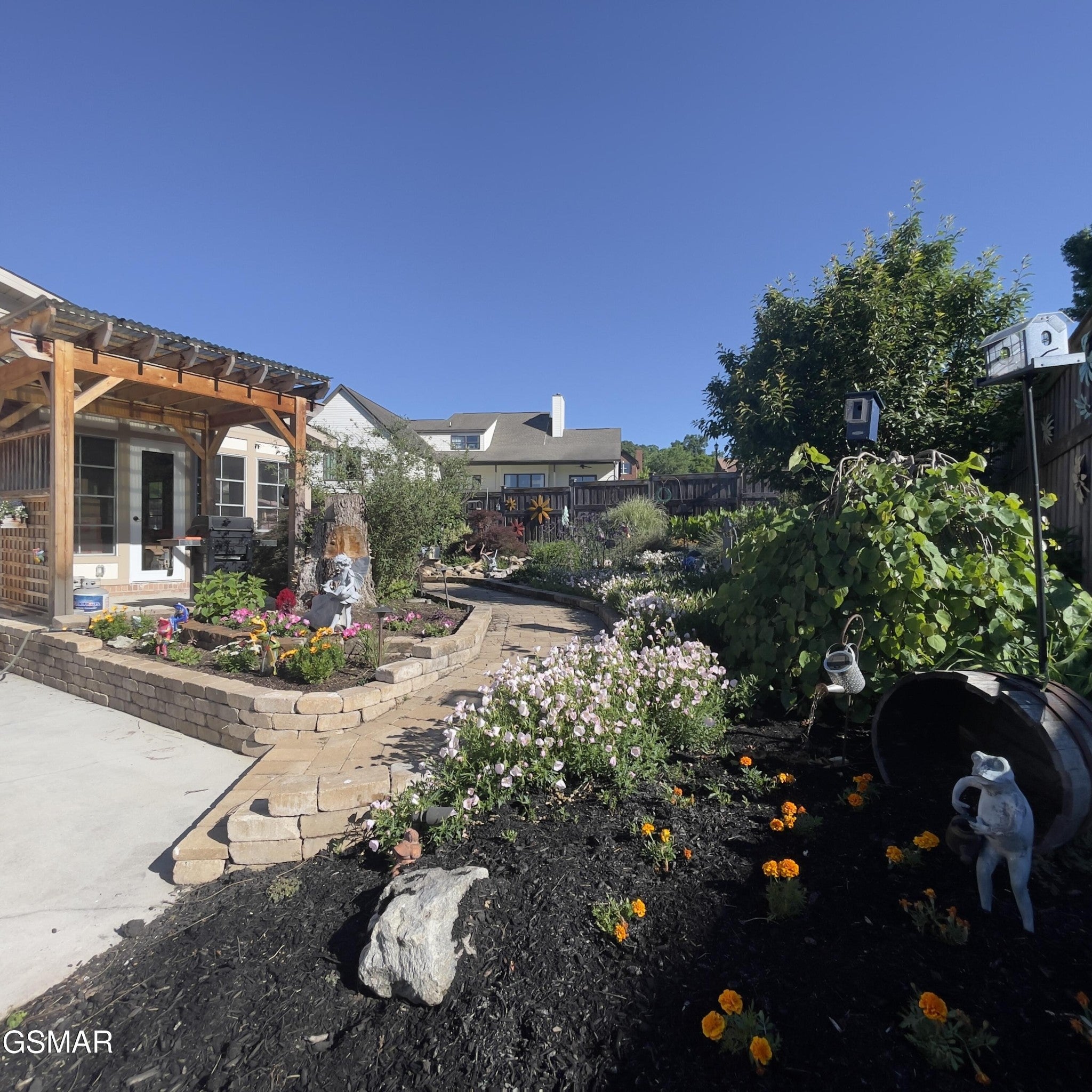905 Columbine Lea