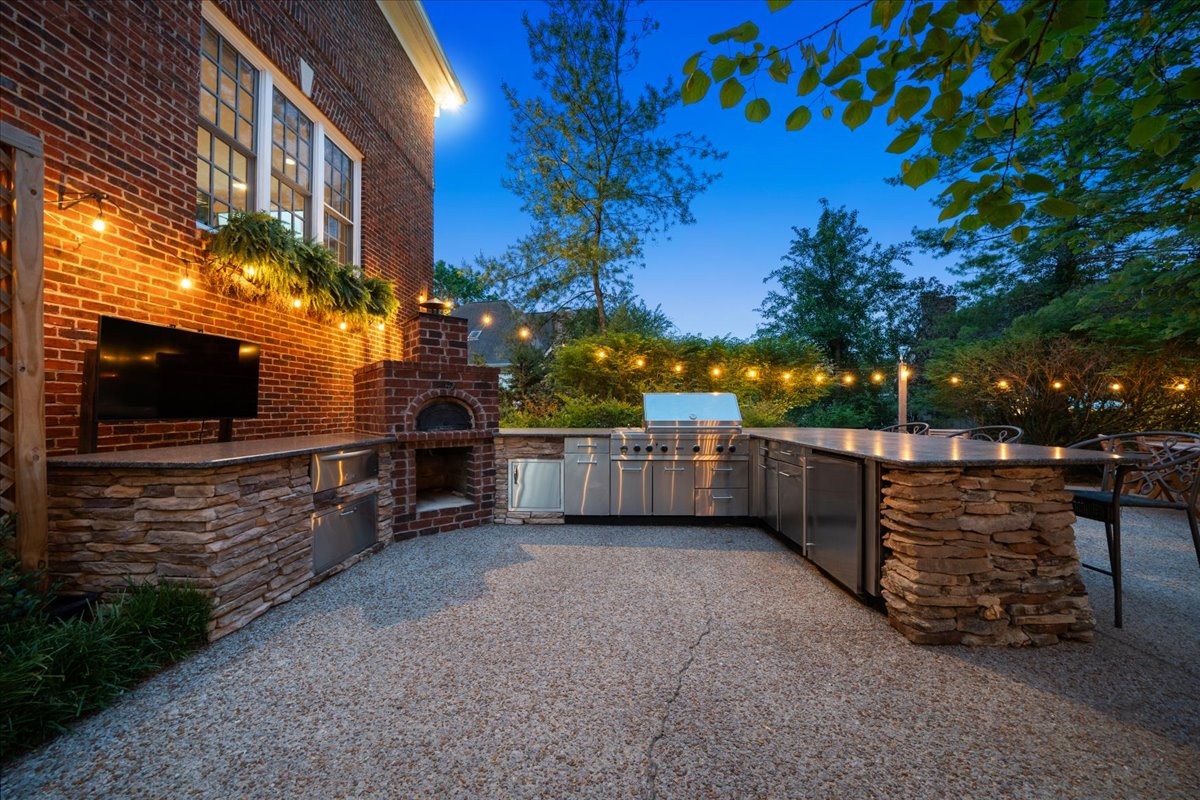903 Hillmont Ct