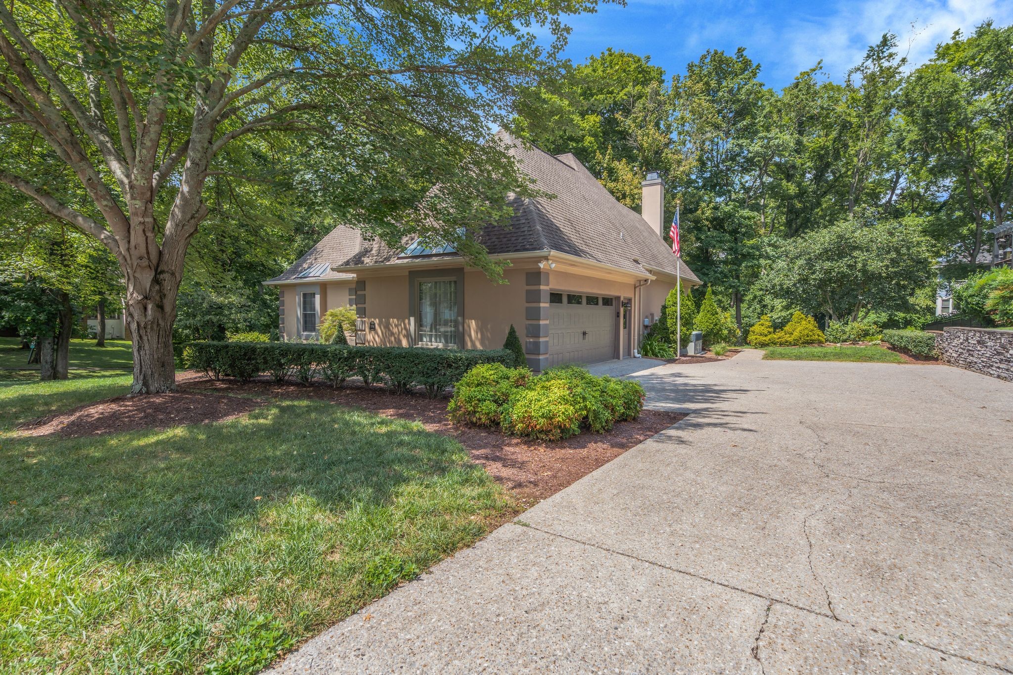 5556 Hearthstone Ln