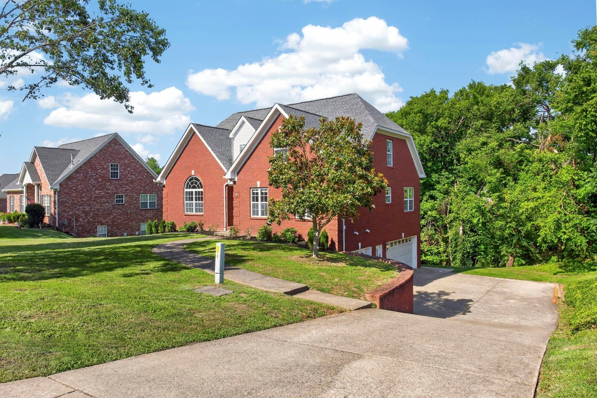 1125 Ben Hill Blvd