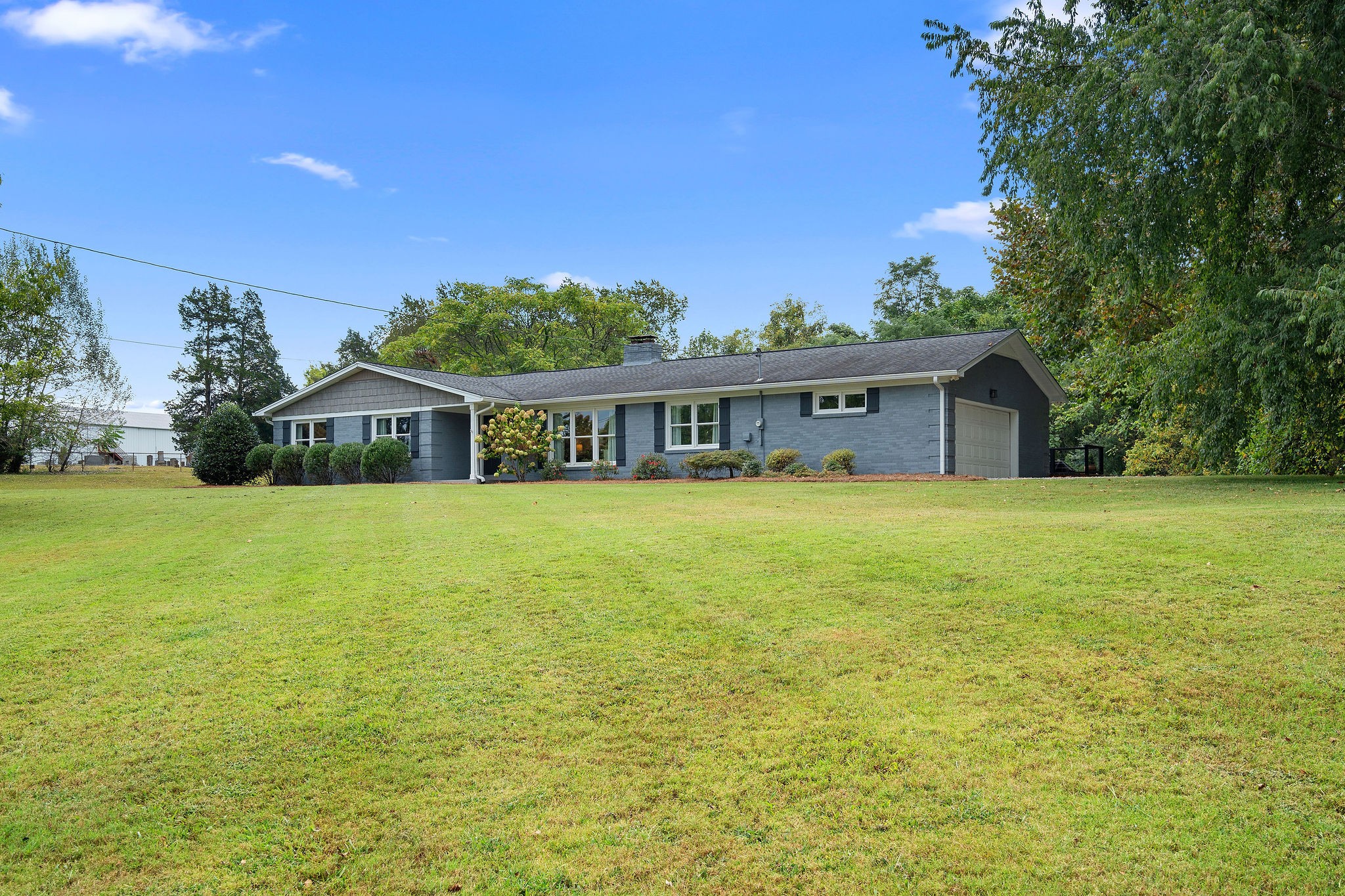 2337 Les Robinson Rd