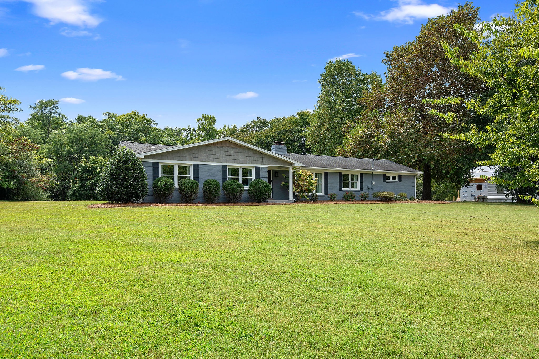 2337 Les Robinson Rd