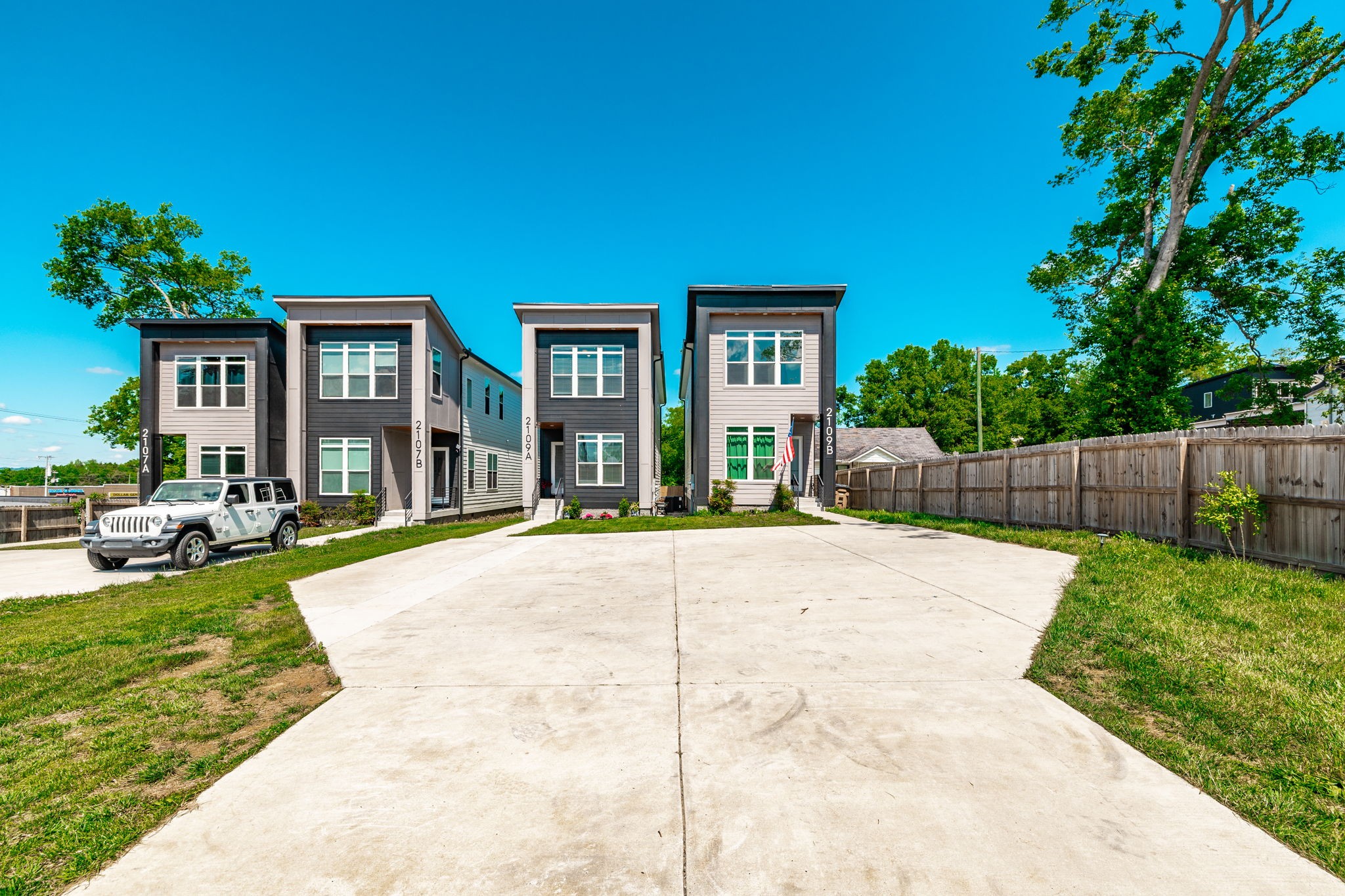 2109A Courtney Ave