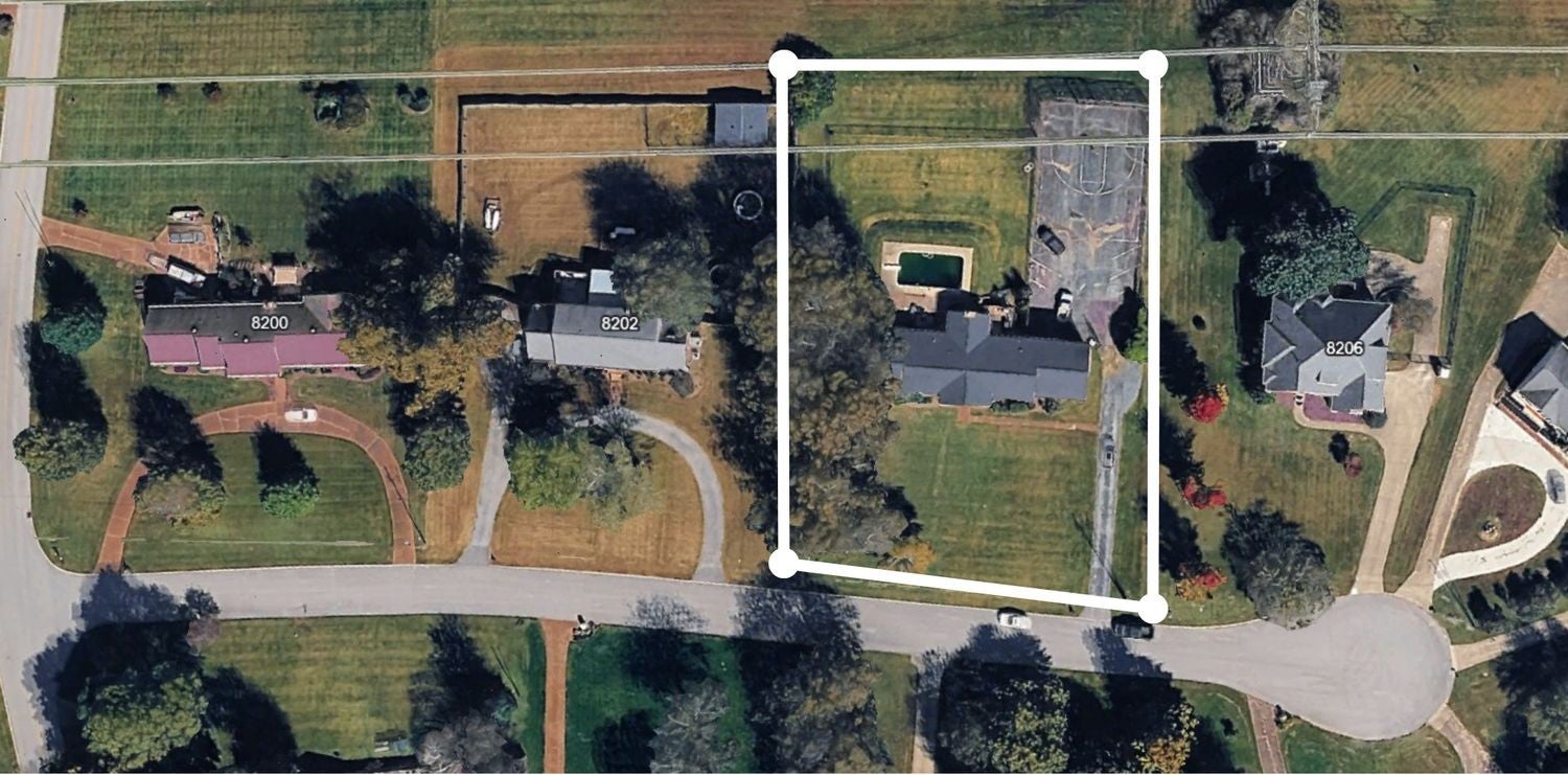listing at 8204 Gordon Petty Ct, Brentwood