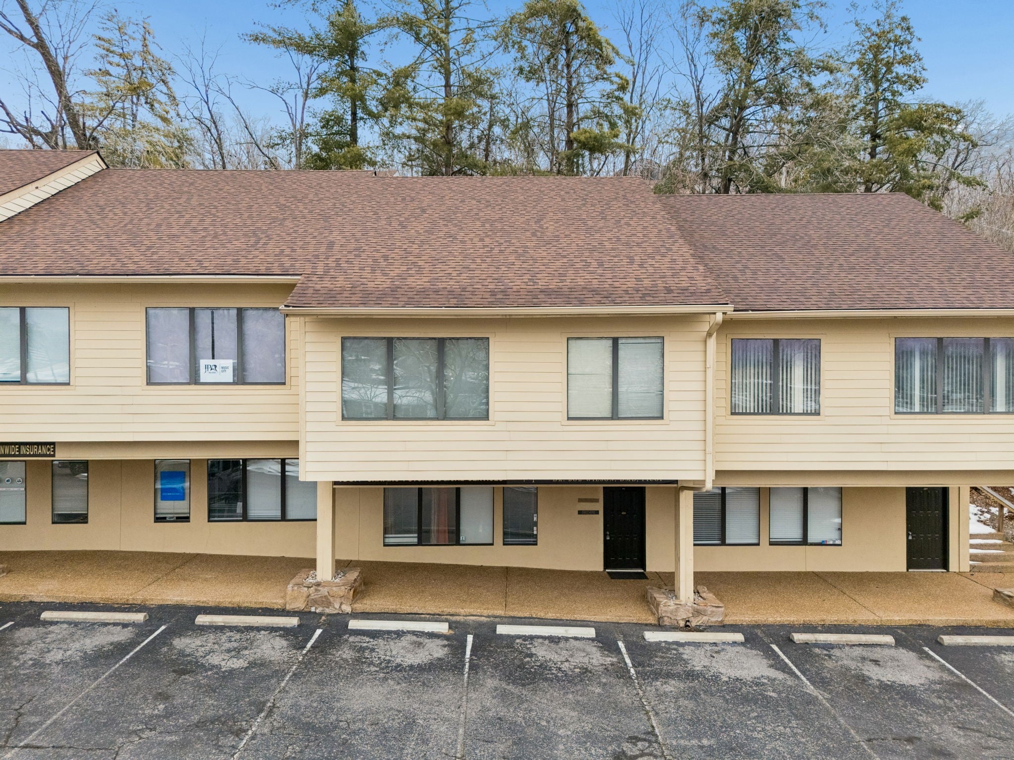 multi-family property for sale in Nashville, TN 37221, 165 Belle Forest Cir 165 Belle Forest Cir, Nashville TN 37221 multi-family property, photo 2 of 25