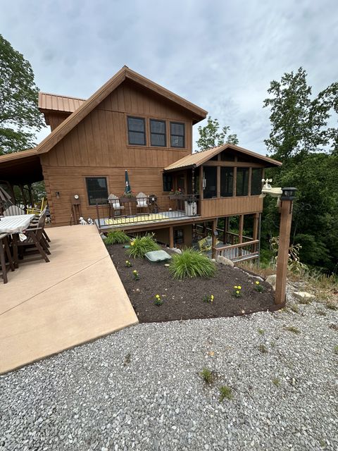 225 Bill Hunter Rd Celina TN 38551