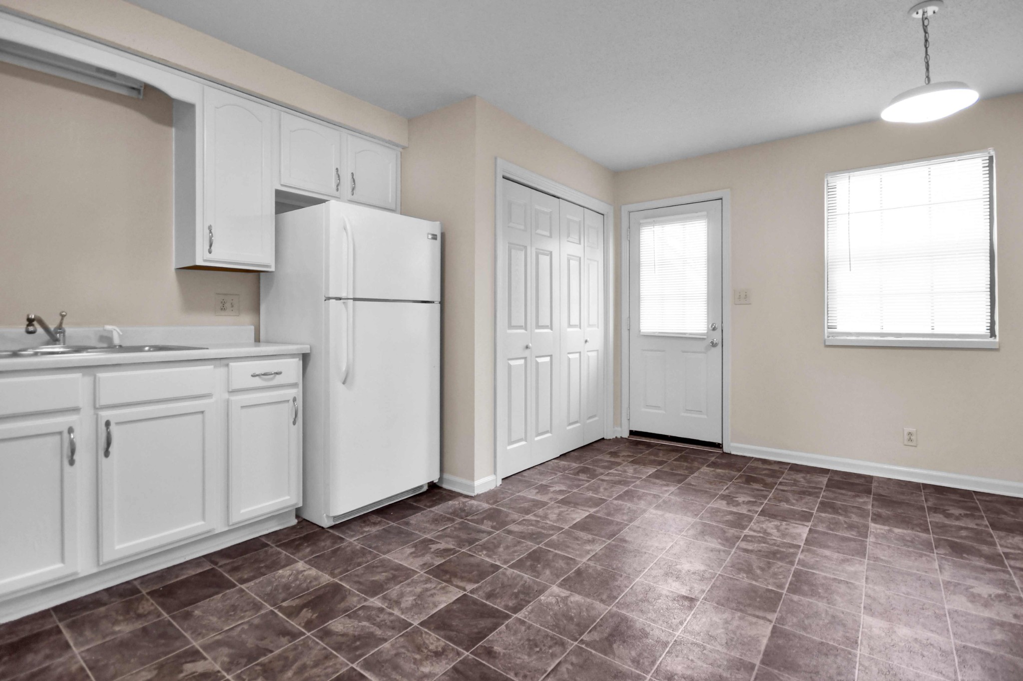 1533 E Knollwood Circle 4