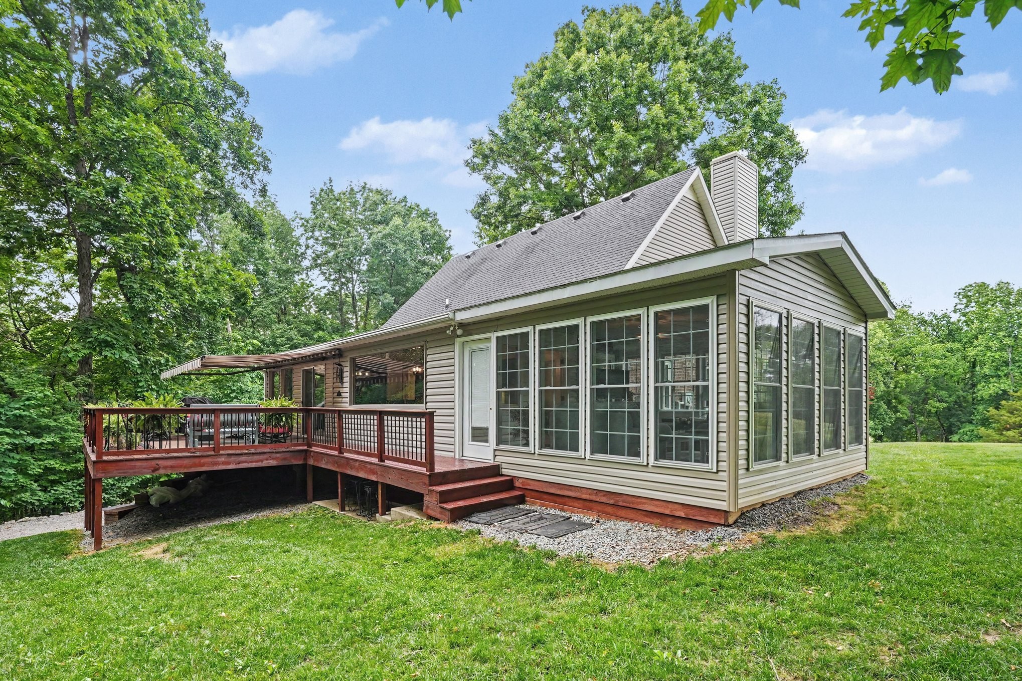 5833 Highway 76 E