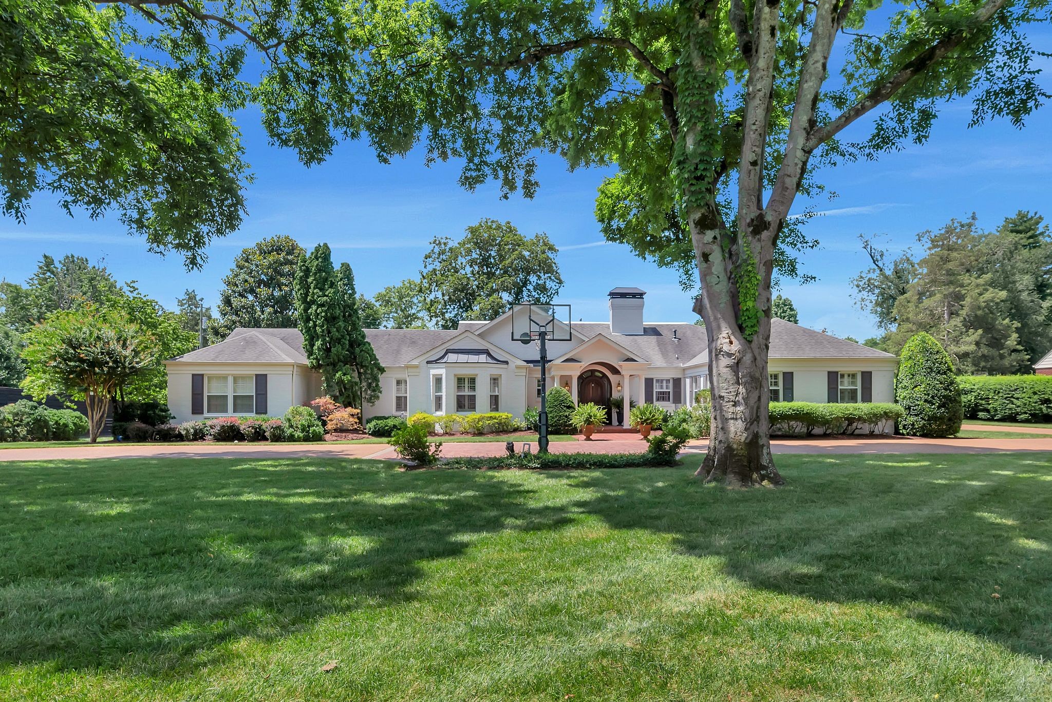 219 Hillwood Blvd