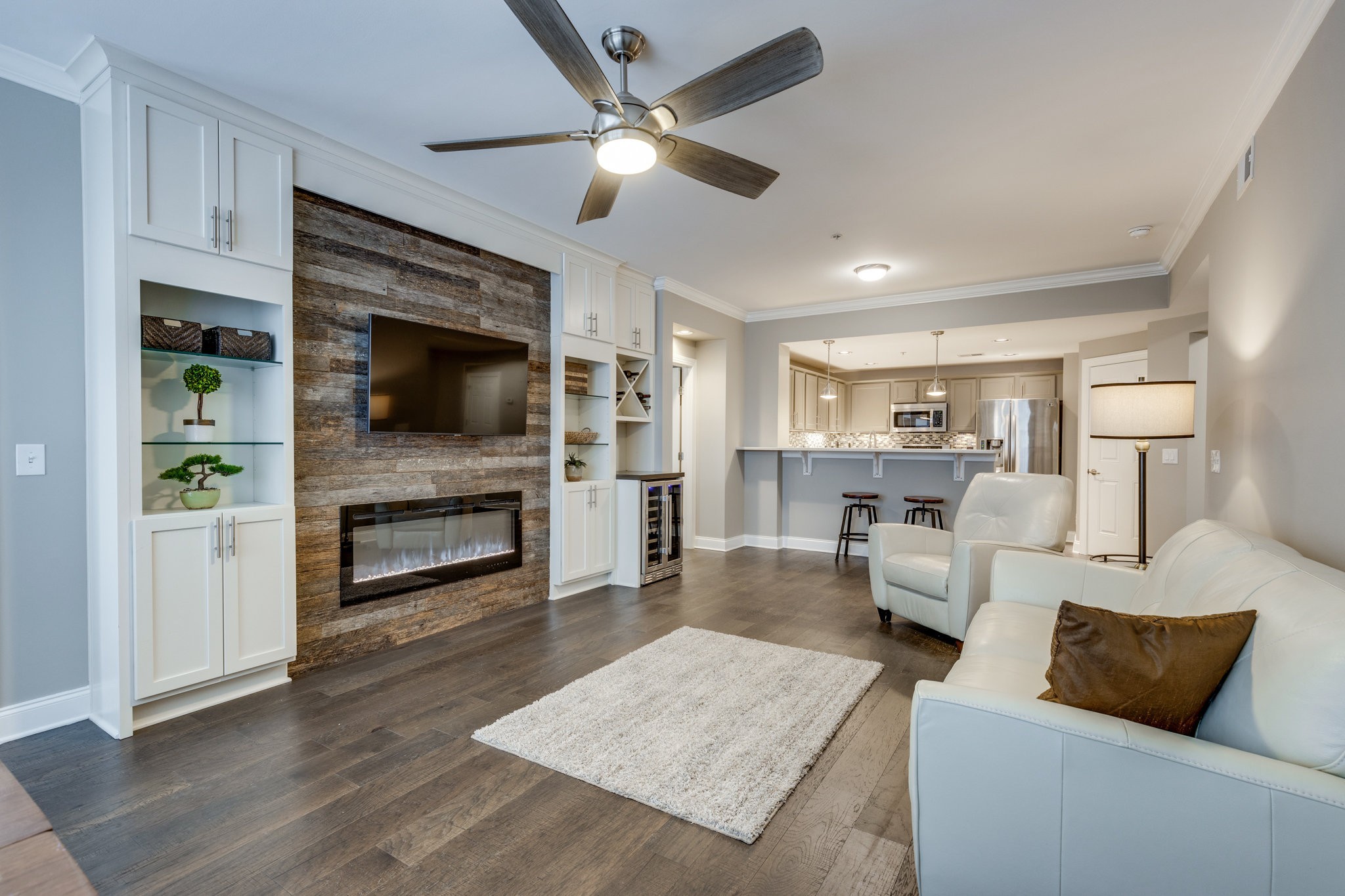3201 Aspen Grove Dr M4