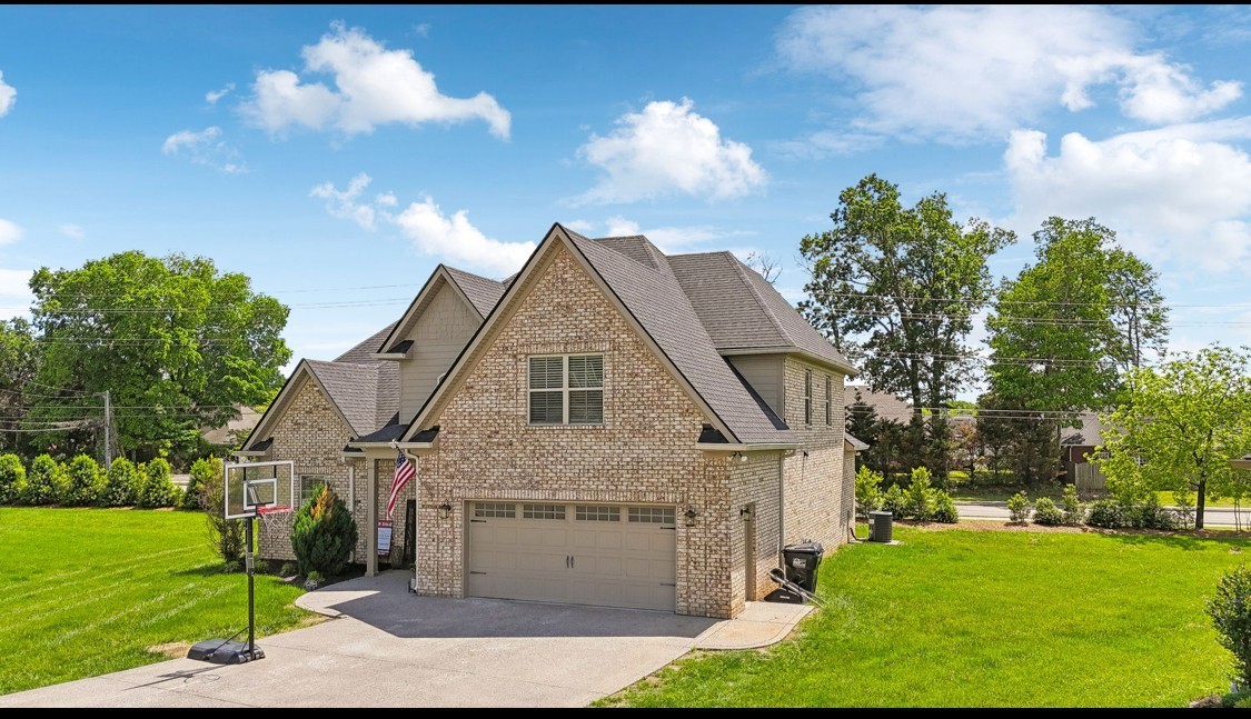 802 Licinius Ln