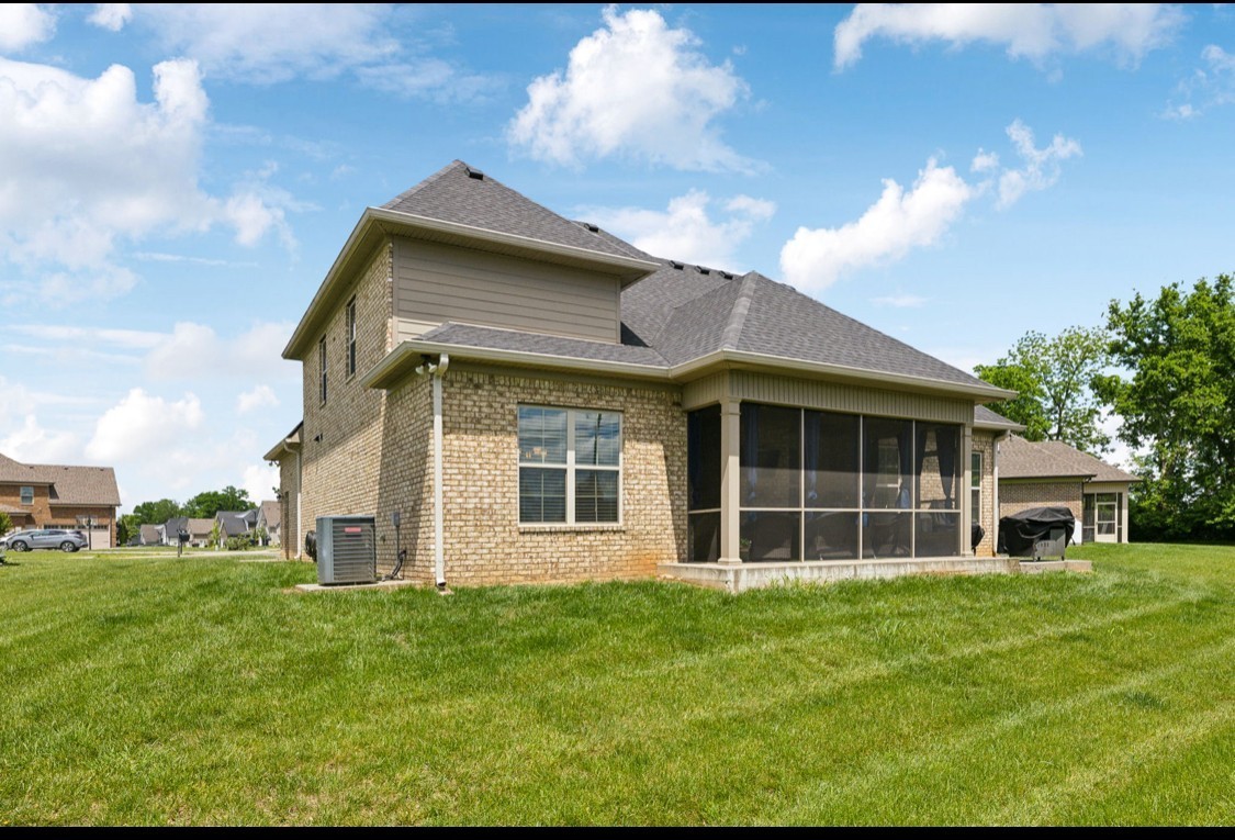 802 Licinius Ln