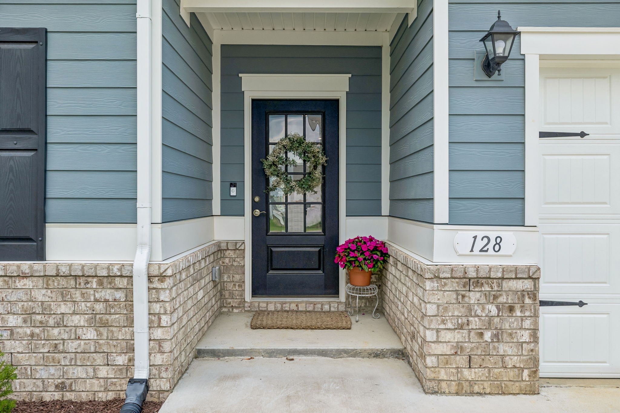 128 Gatwick Dr