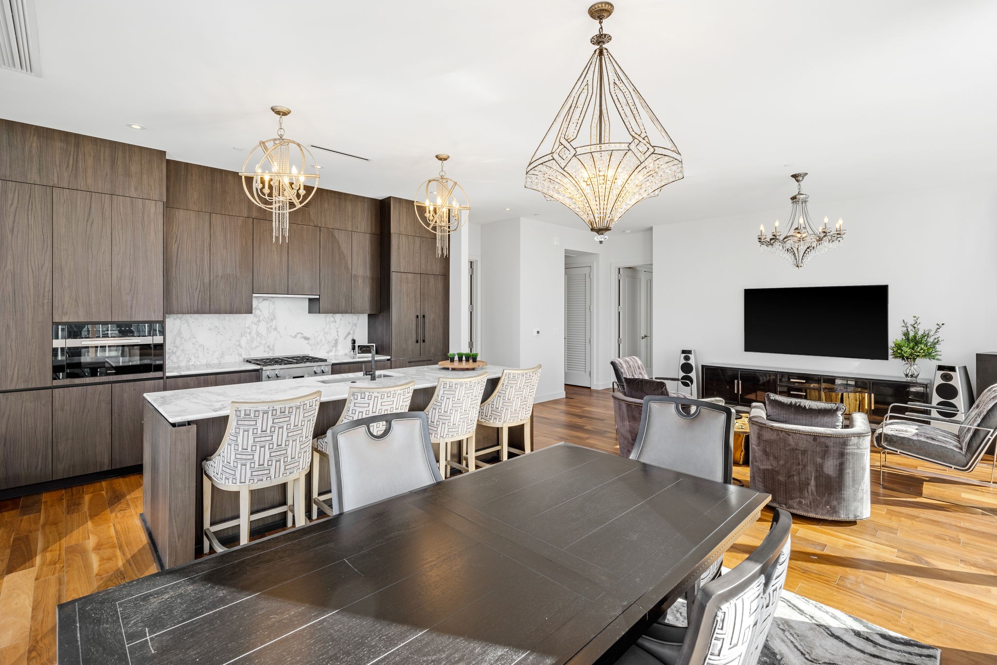 160 2nd Ave S 1602