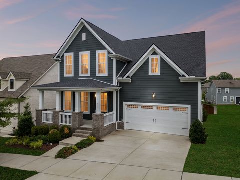 3298 Vinemont Dr Thompsons Station TN 37179