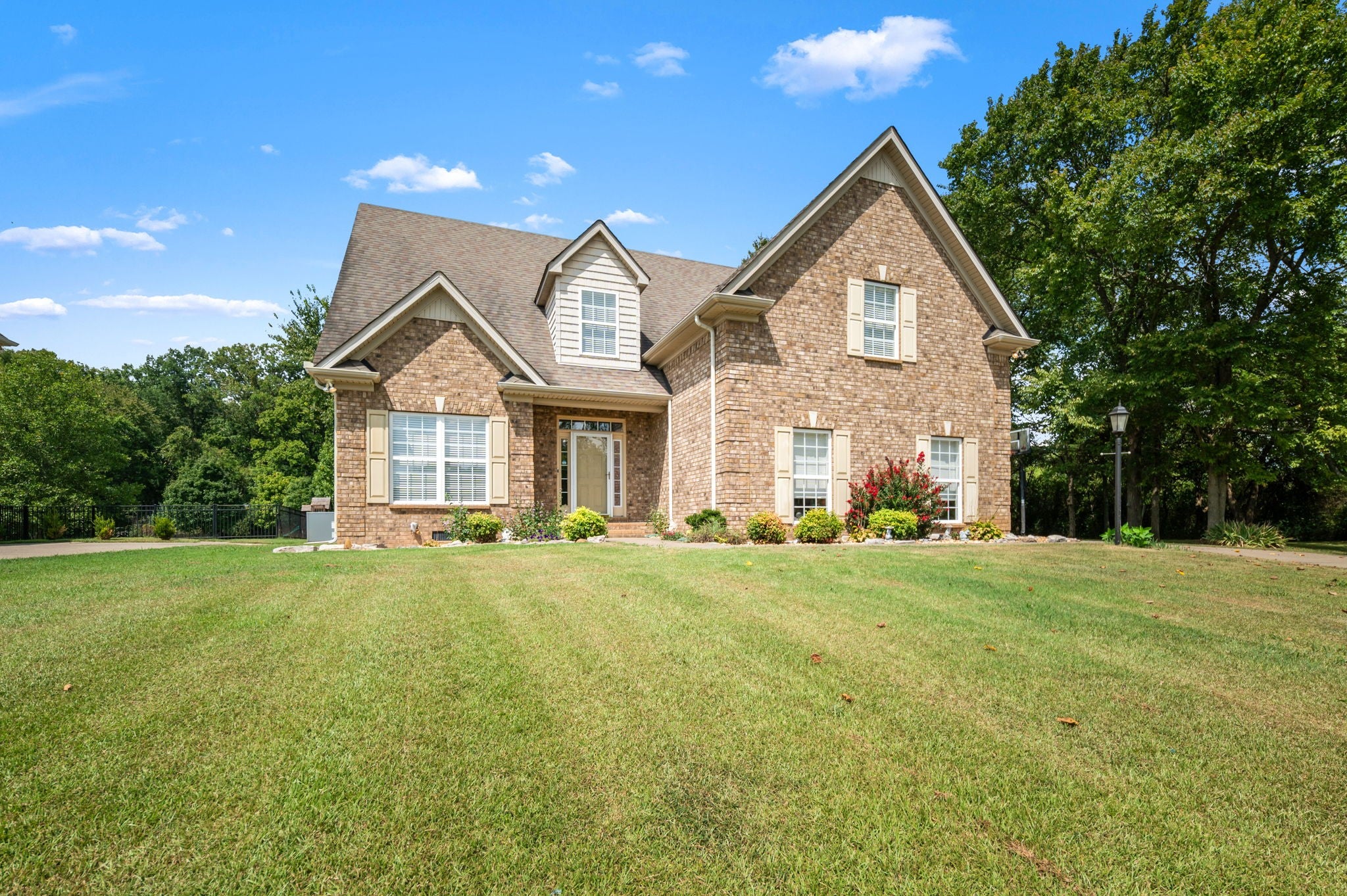 2309 Scout Dr - Photo 2