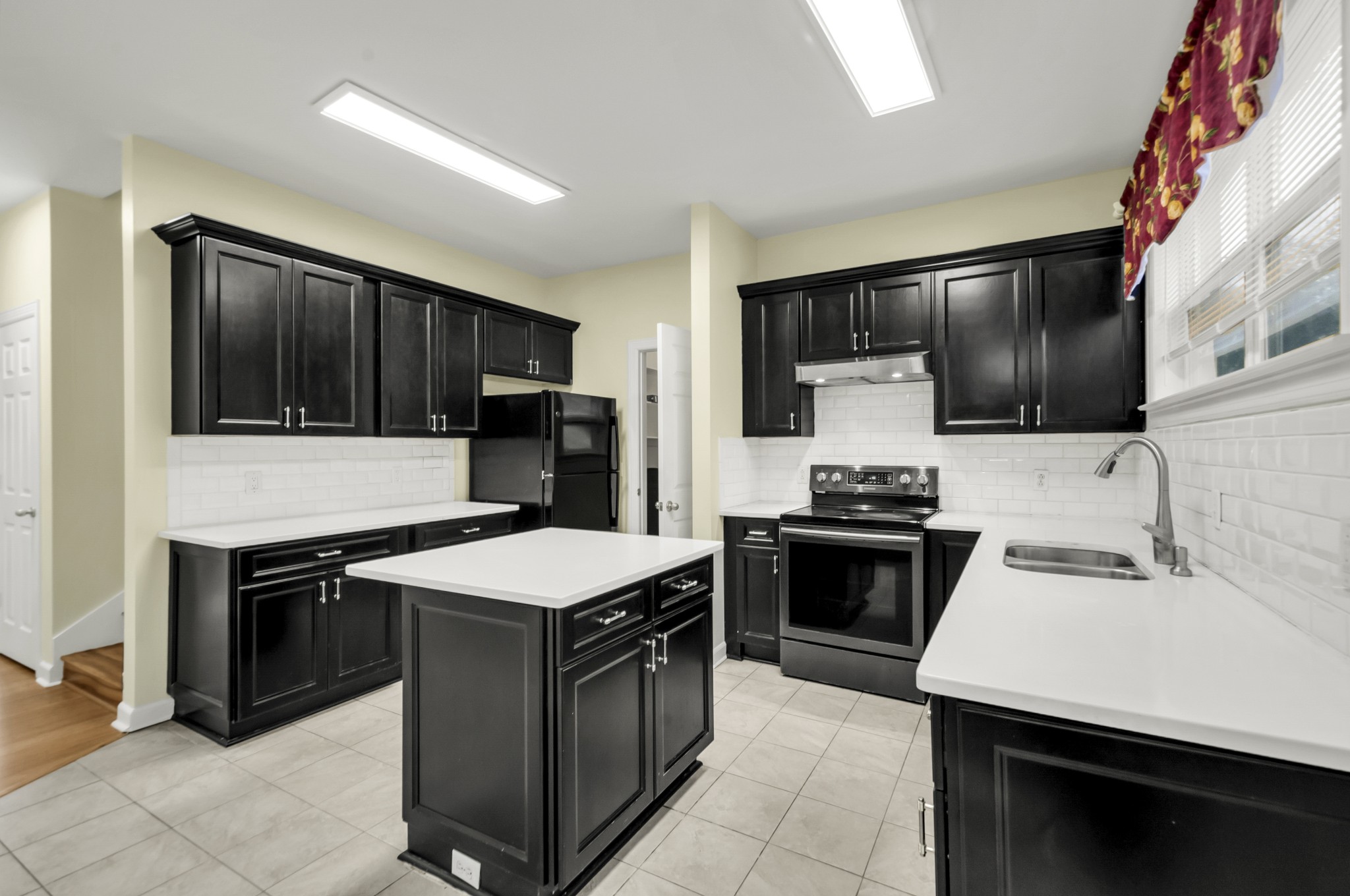 7136 Poplar Creek Trce