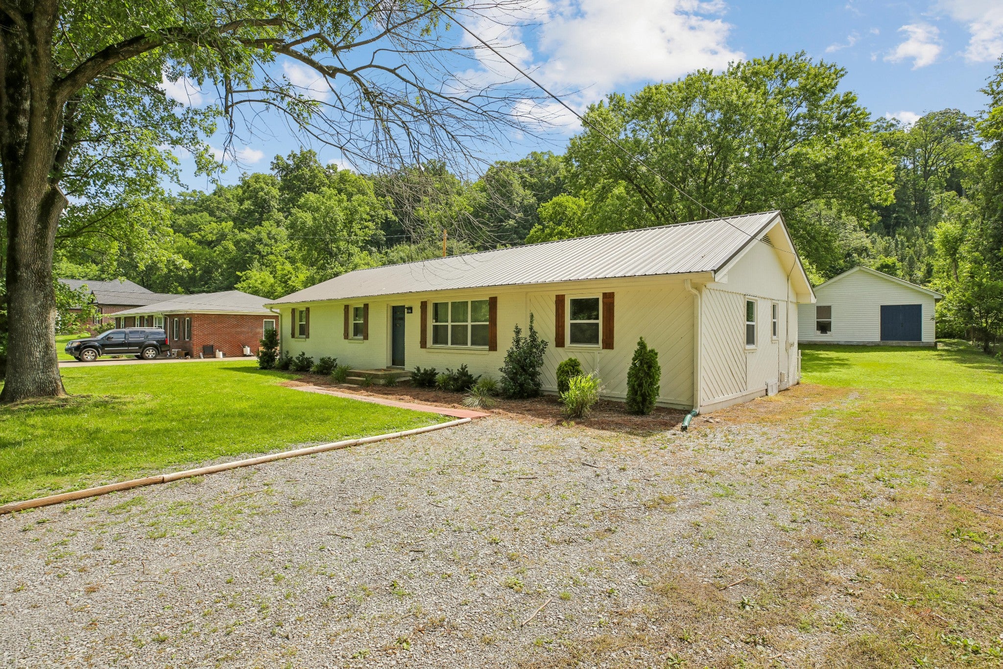 1116 Slaters Creek RD