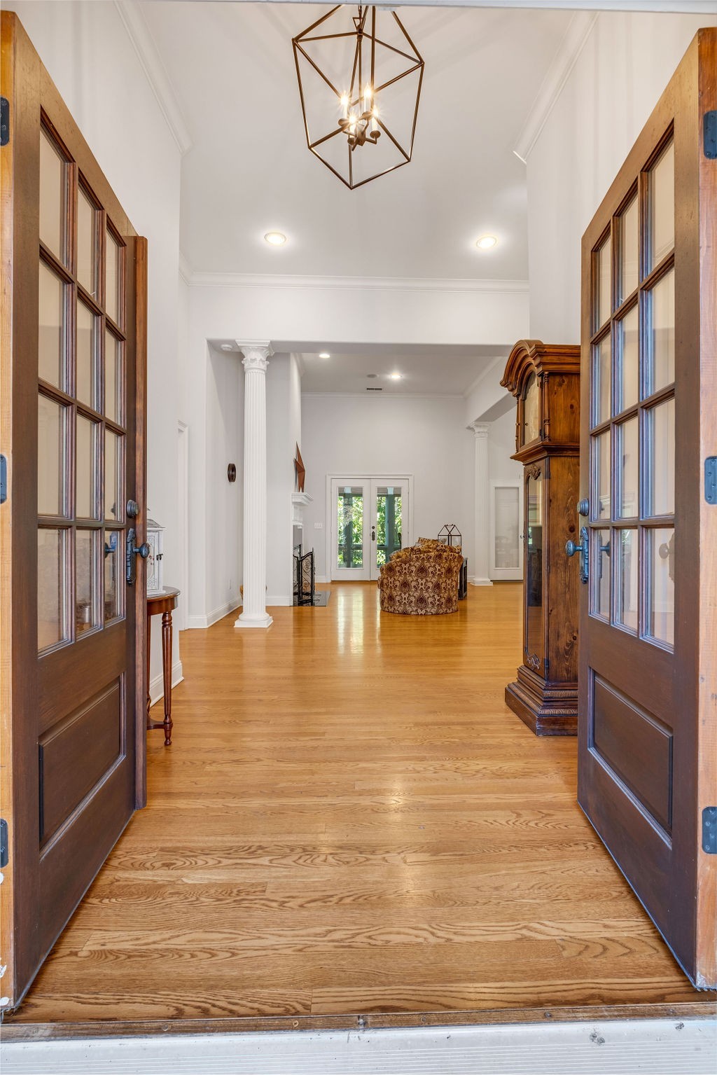 1411 Robert E Lee Ln