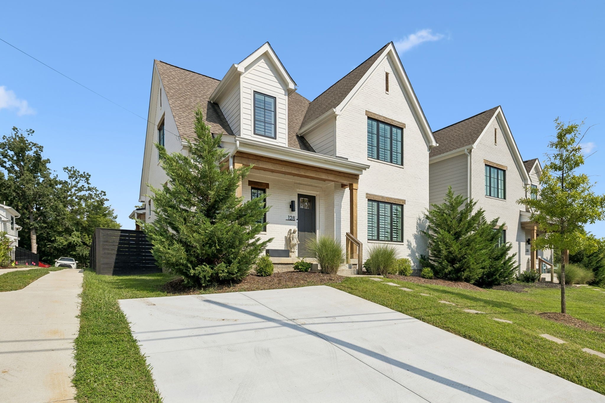 5-bed listing at 128 37th Ave N, Nashville