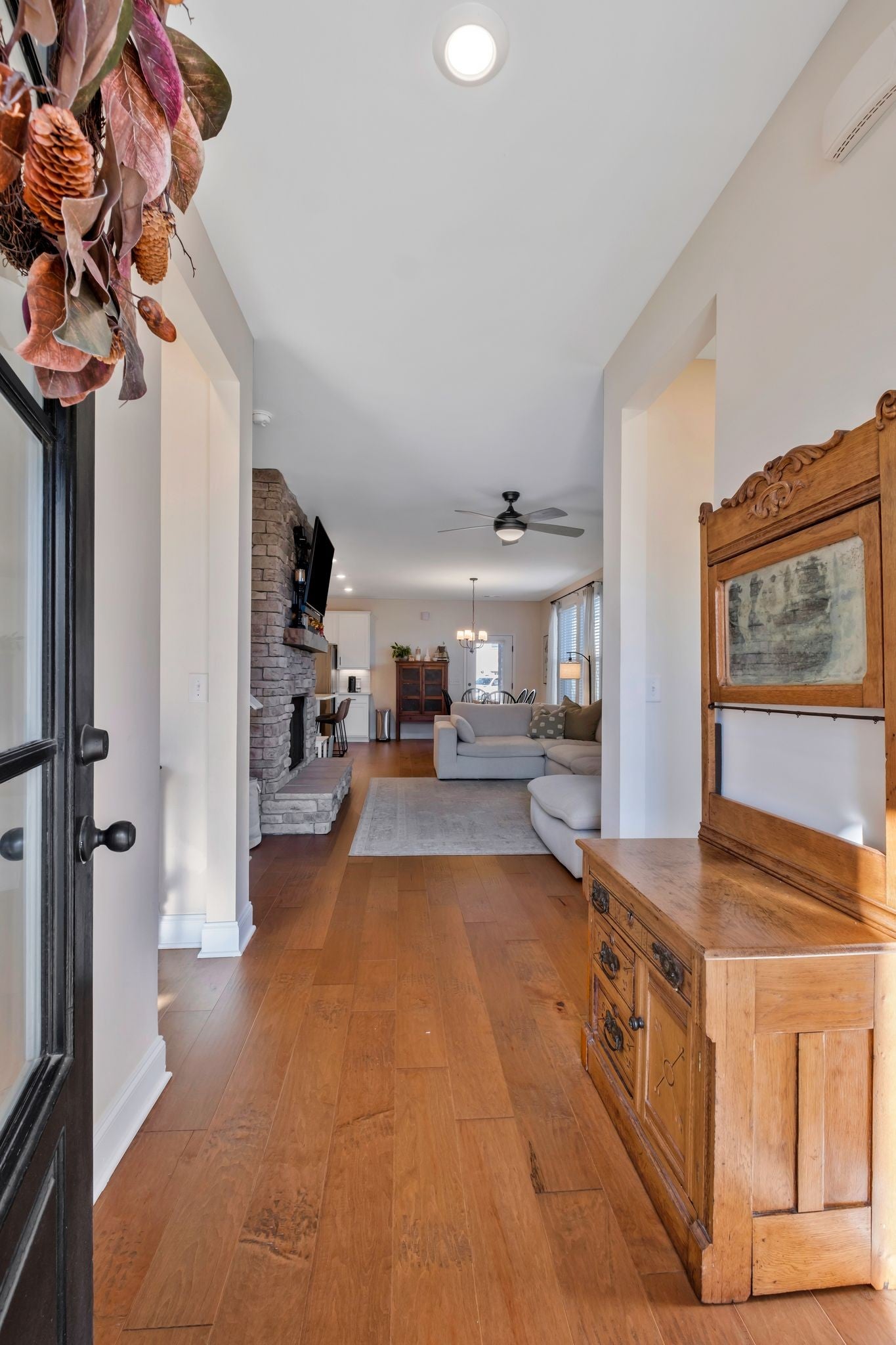 709 Hahn Ct