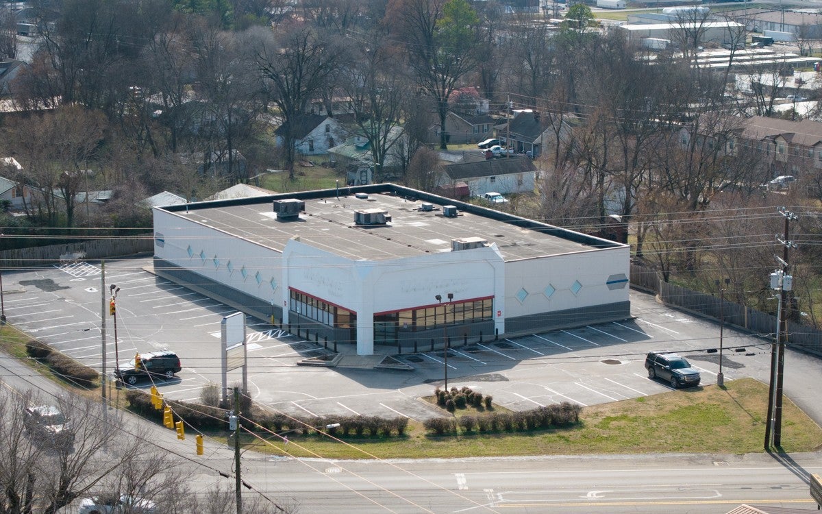 210 E McMurry Blvd