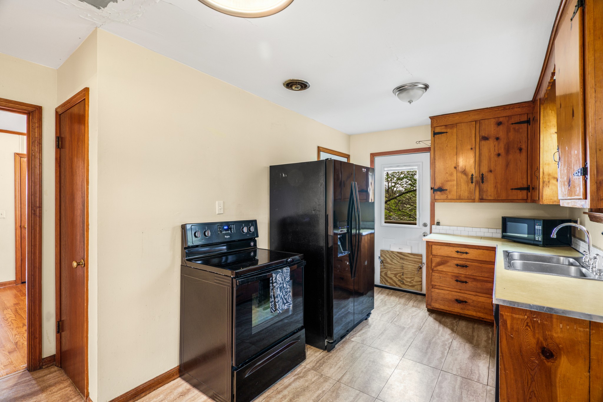 2505 Shadow Ln