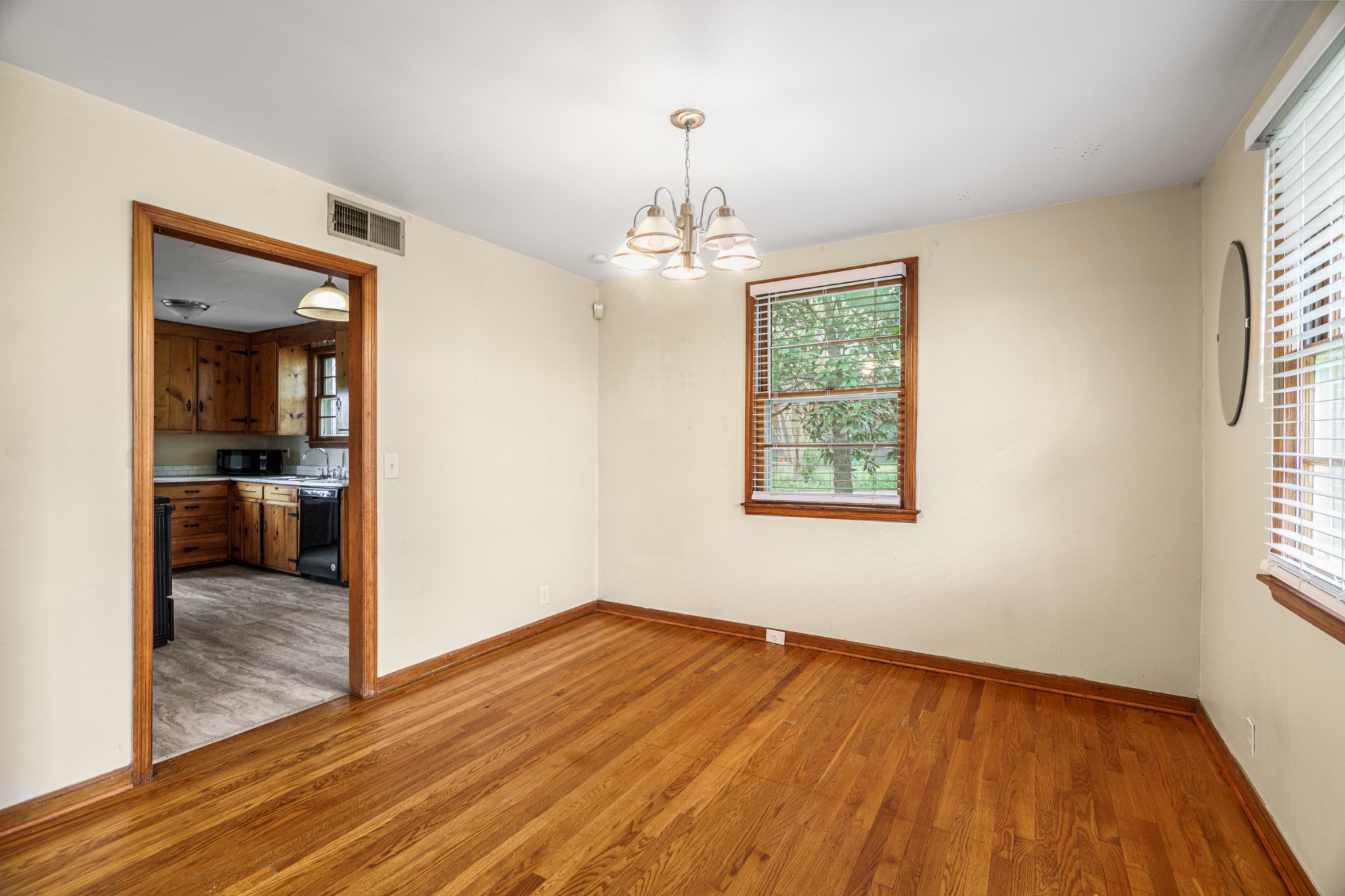 2505 Shadow Ln