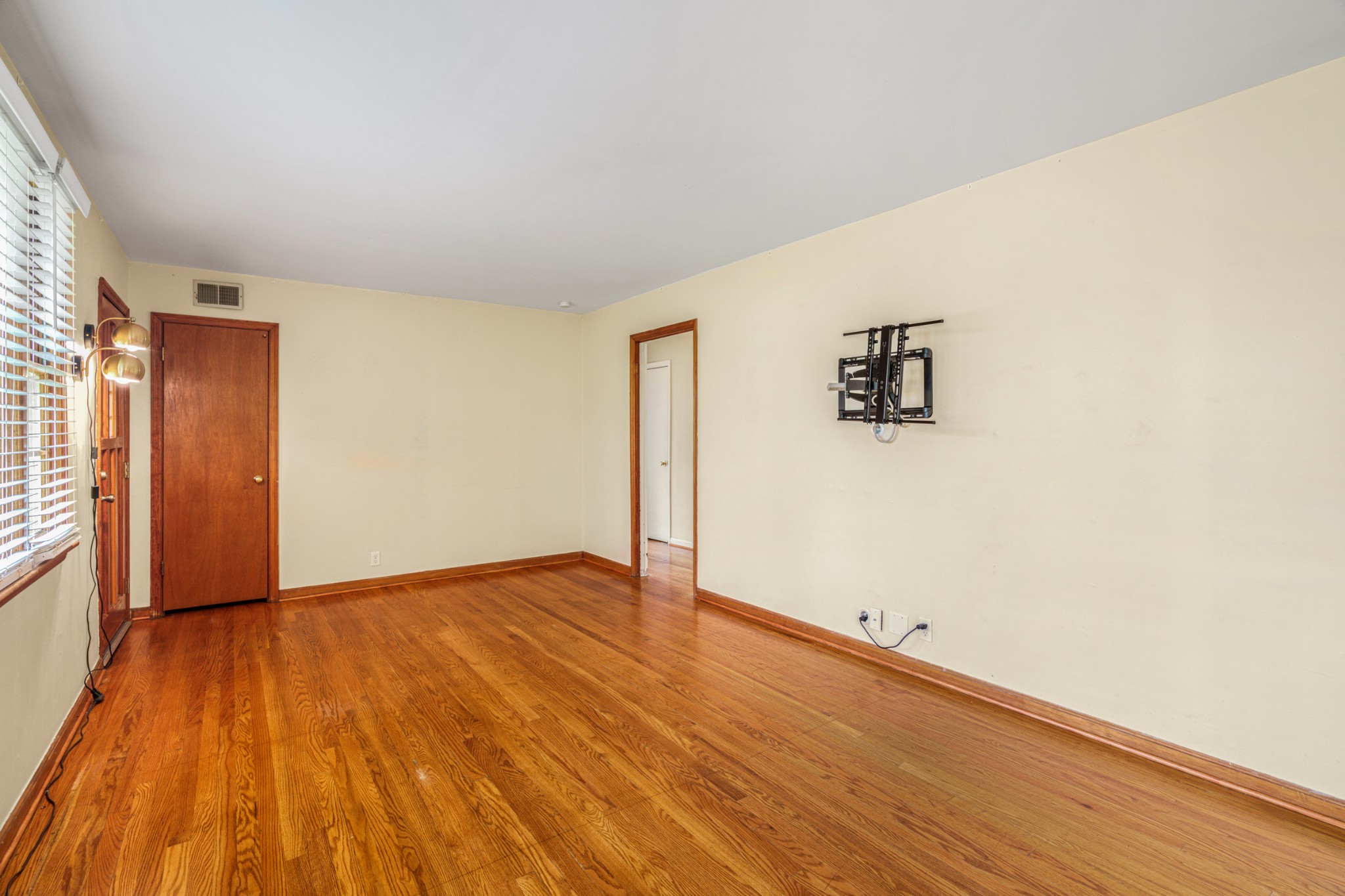2505 Shadow Ln