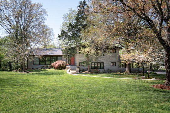 700 Lake Dr
