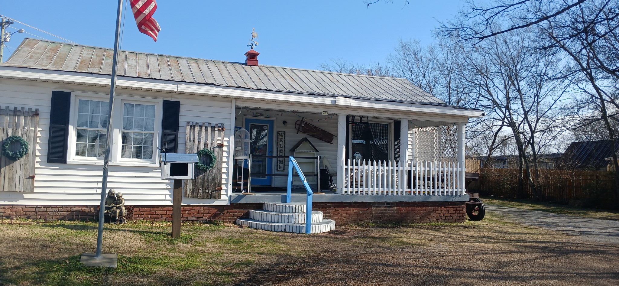 402 E Main St E