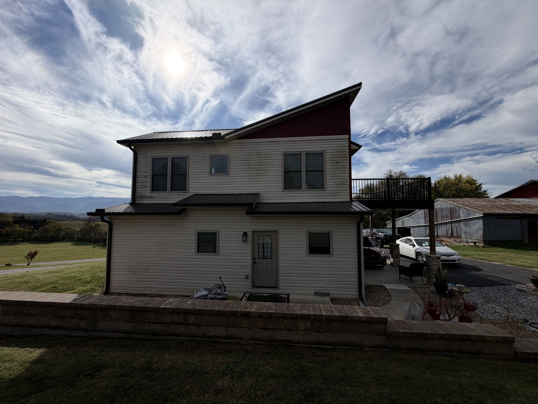 725 Sunnyside Loop