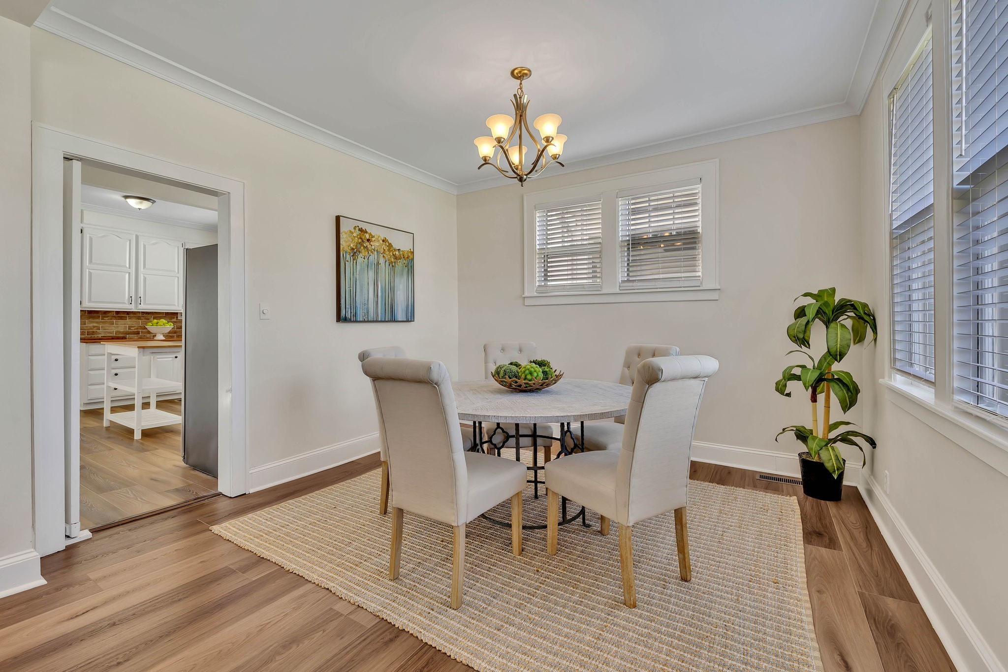 825 Hillview Hts