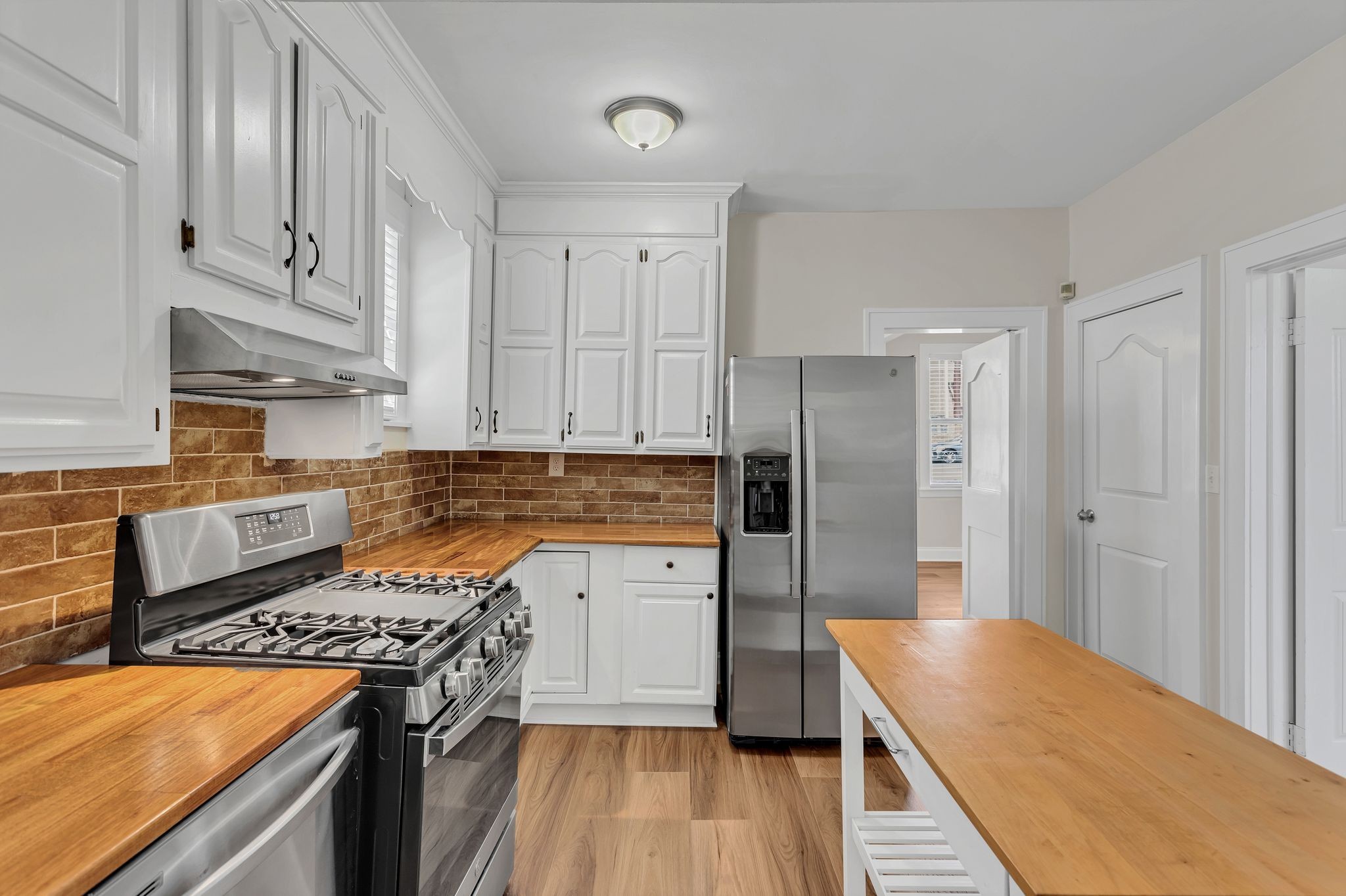 825 Hillview Hts