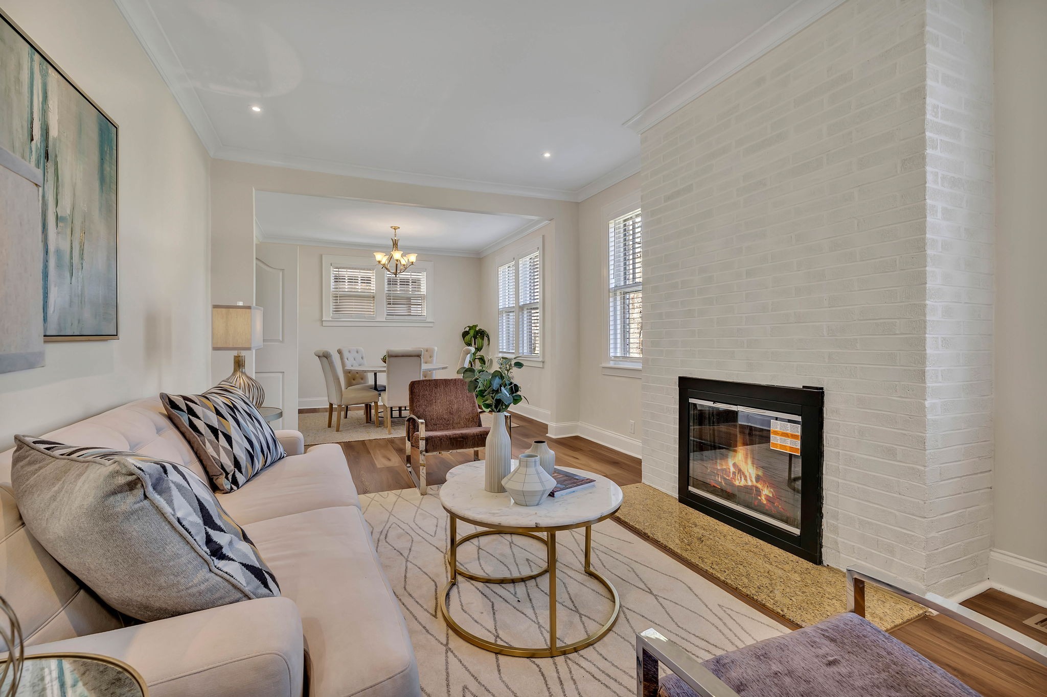 825 Hillview Hts